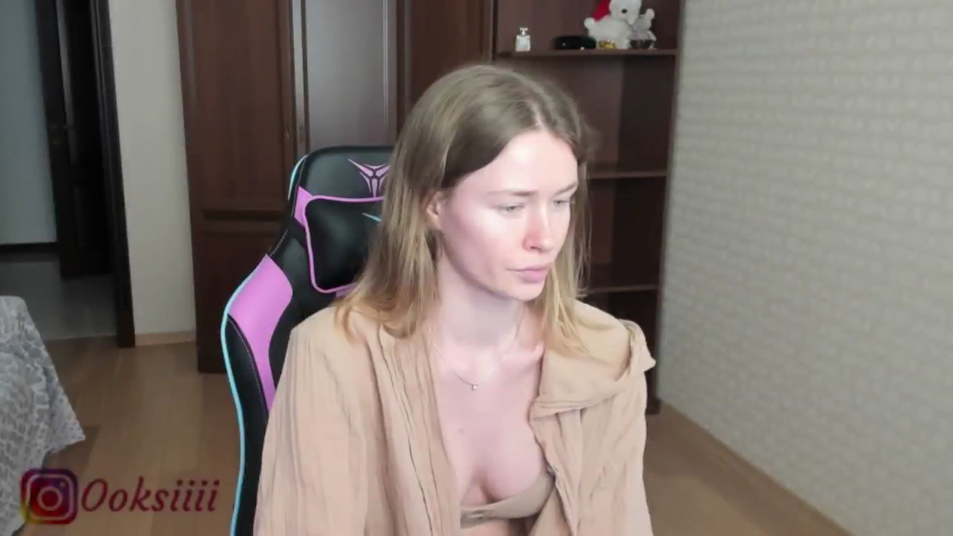 Gallery image thumbnail from Oksanafedorov's myfreecams stream on, 05/25/2024, 12:51 image 8 of 20