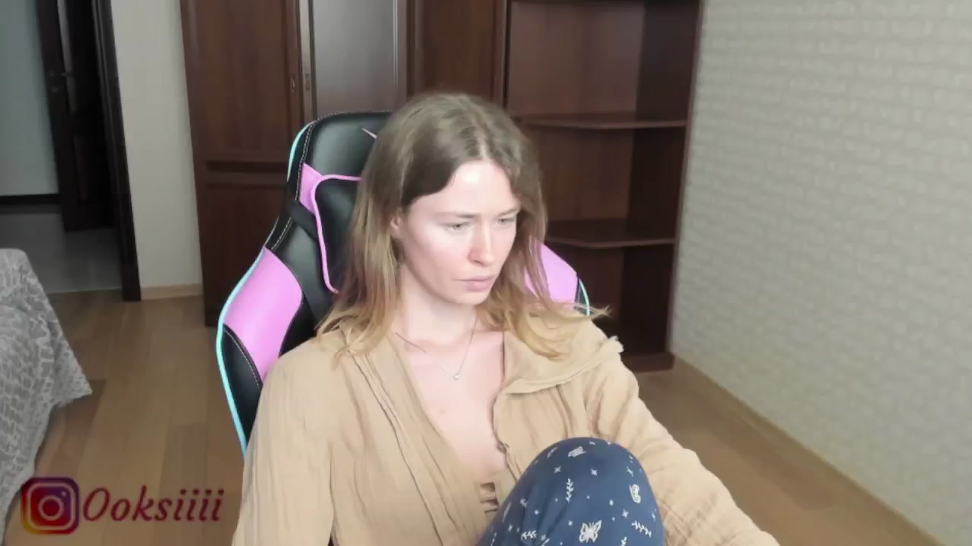 Gallery image thumbnail from Oksanafedorov's myfreecams stream on, 05/25/2024, 12:51 image 14 of 20