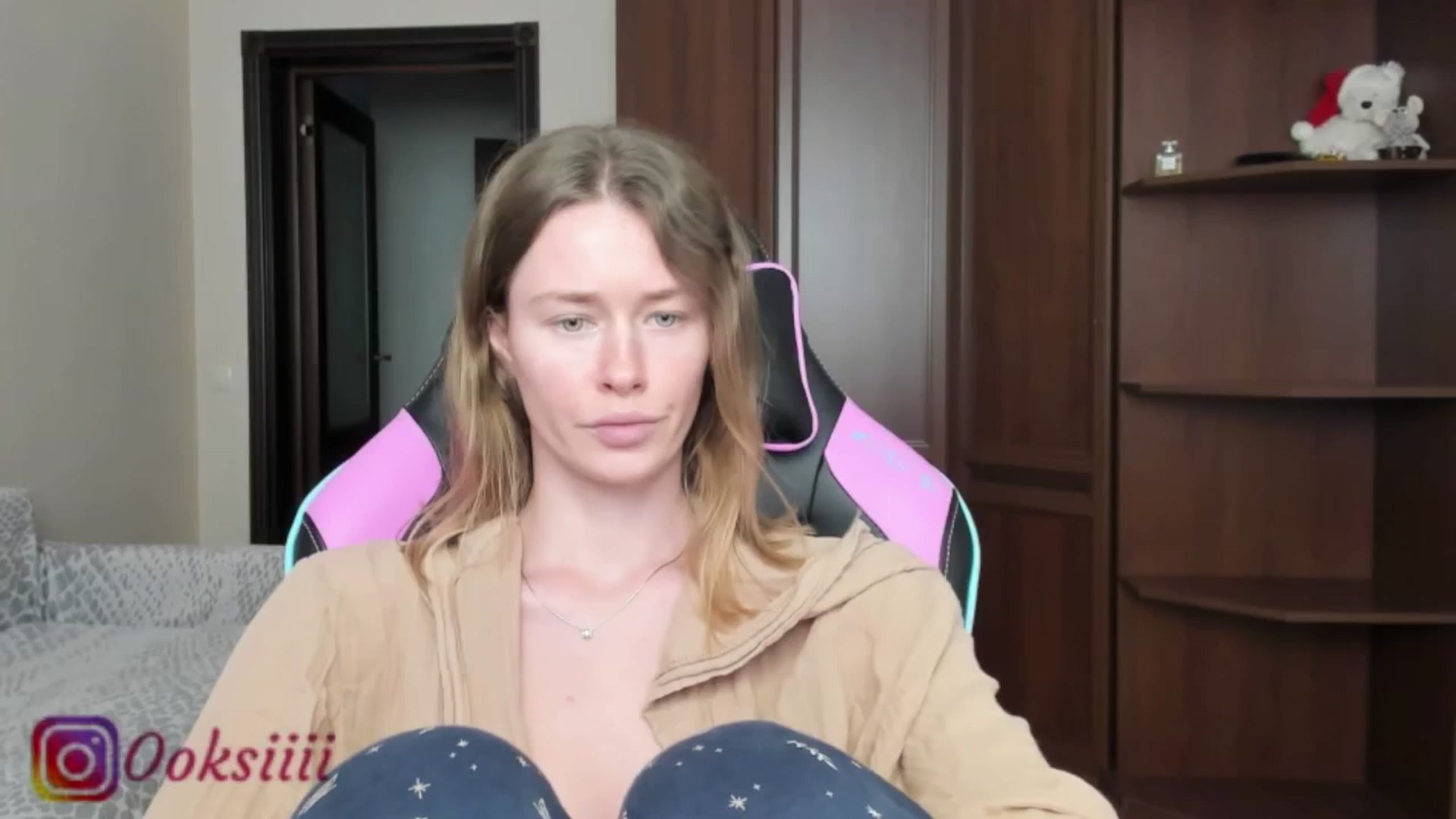 Gallery image thumbnail from Oksanafedorov's myfreecams stream on, 05/25/2024, 12:51 image 5 of 20