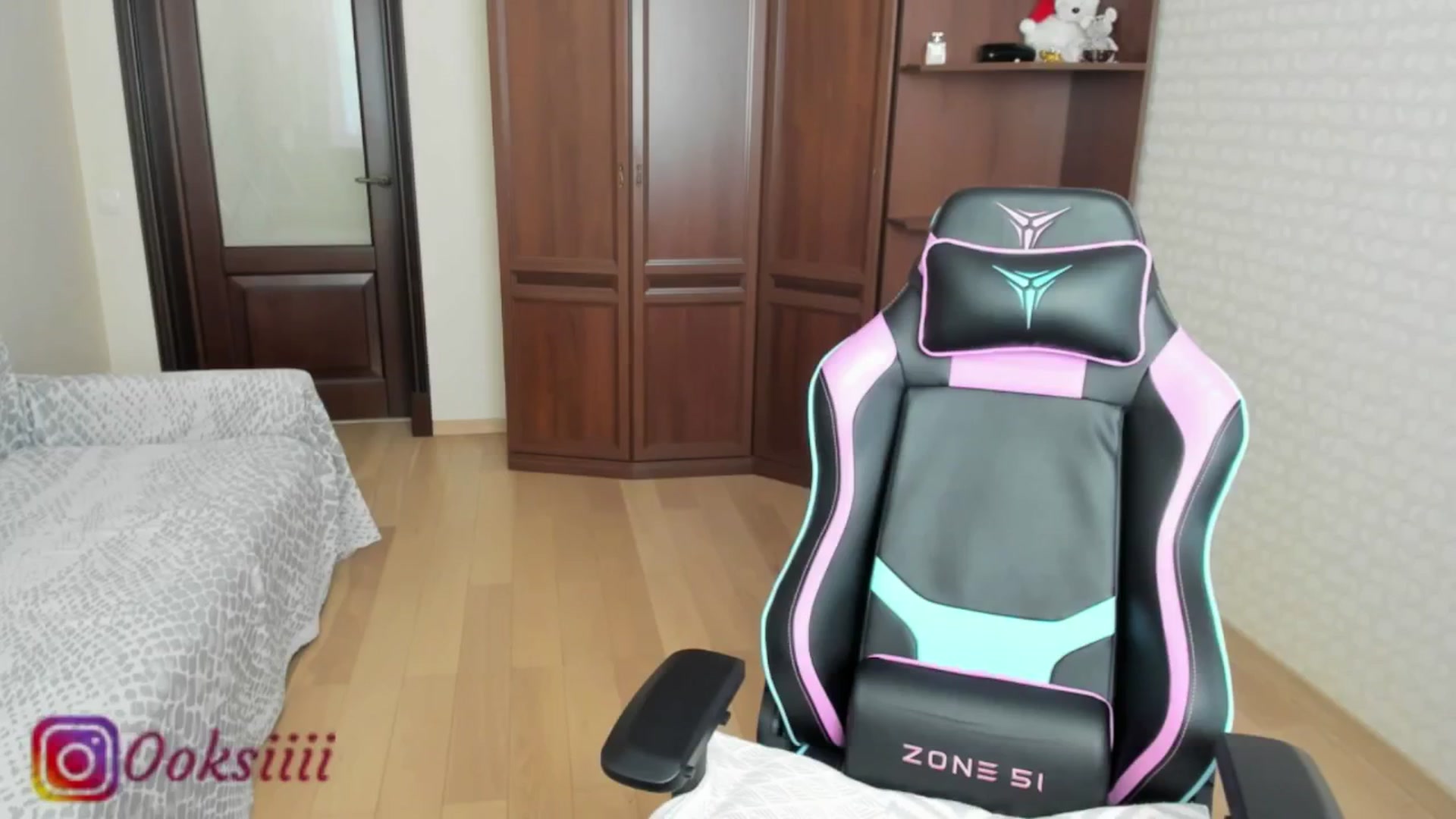 Gallery image thumbnail from Oksanafedorov's myfreecams stream on, 05/26/2024, 10:49 image 3 of 20