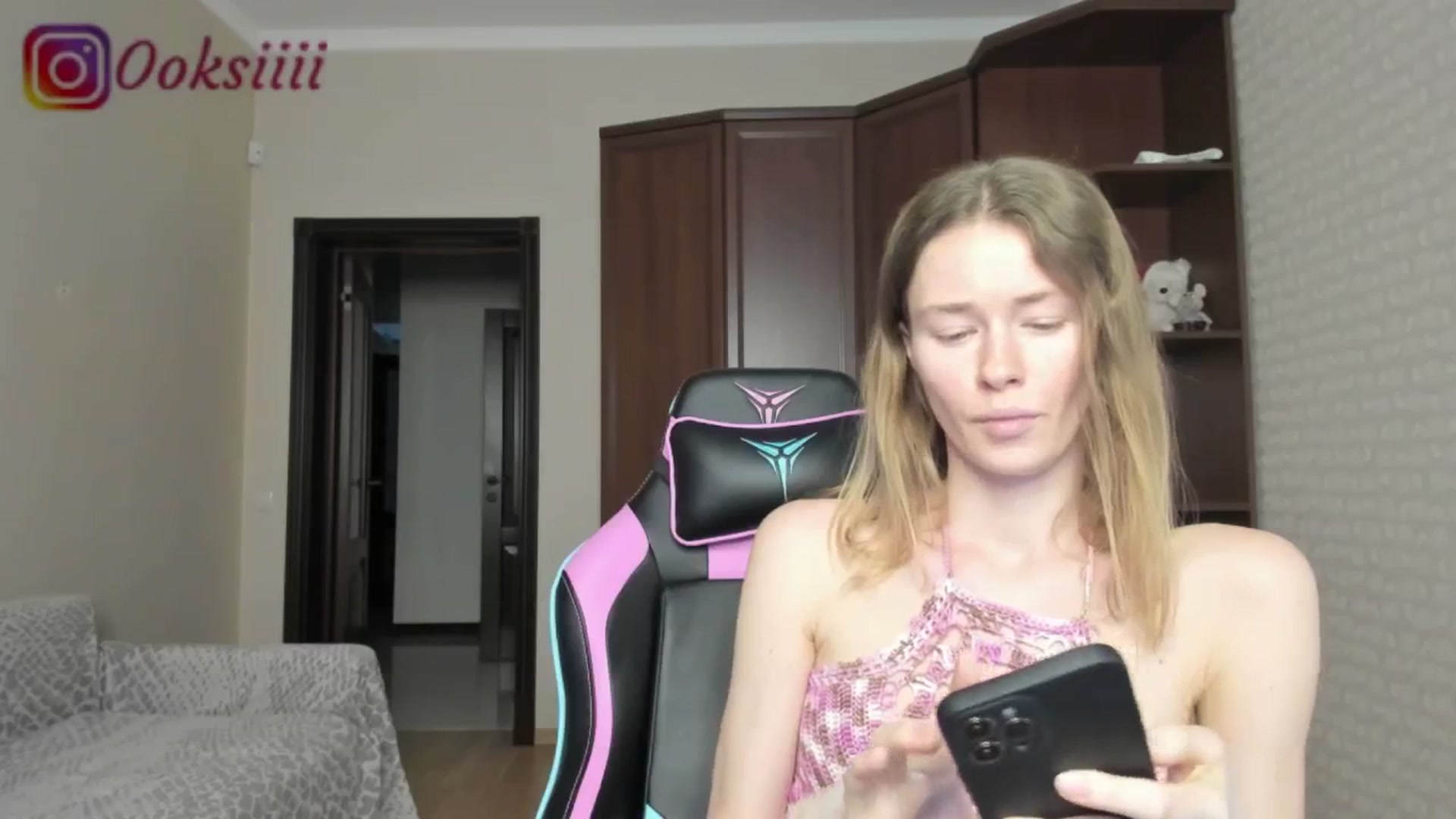 Gallery image thumbnail from Oksanafedorov's myfreecams stream on, 05/26/2024, 17:07 image 14 of 20