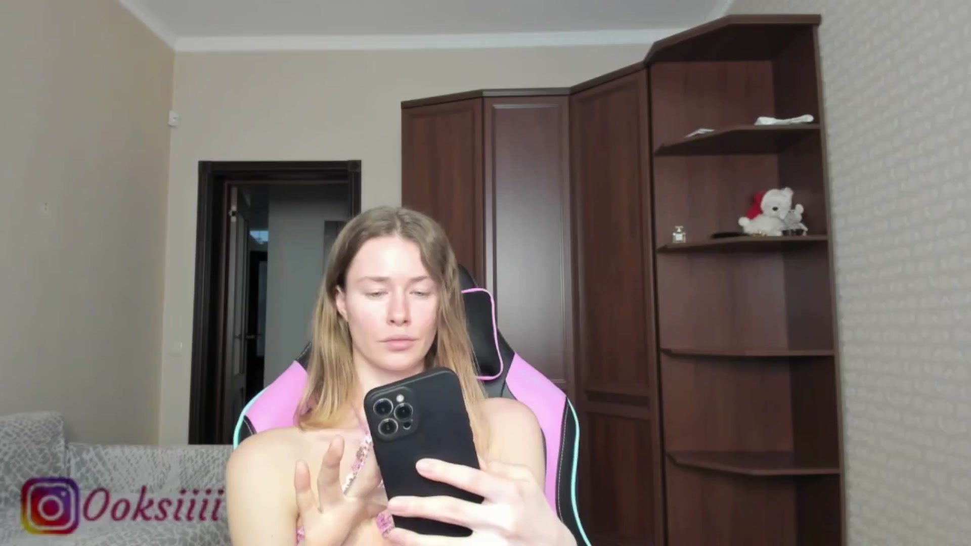 Gallery image thumbnail from Oksanafedorov's myfreecams stream on, 05/26/2024, 17:07 image 9 of 20