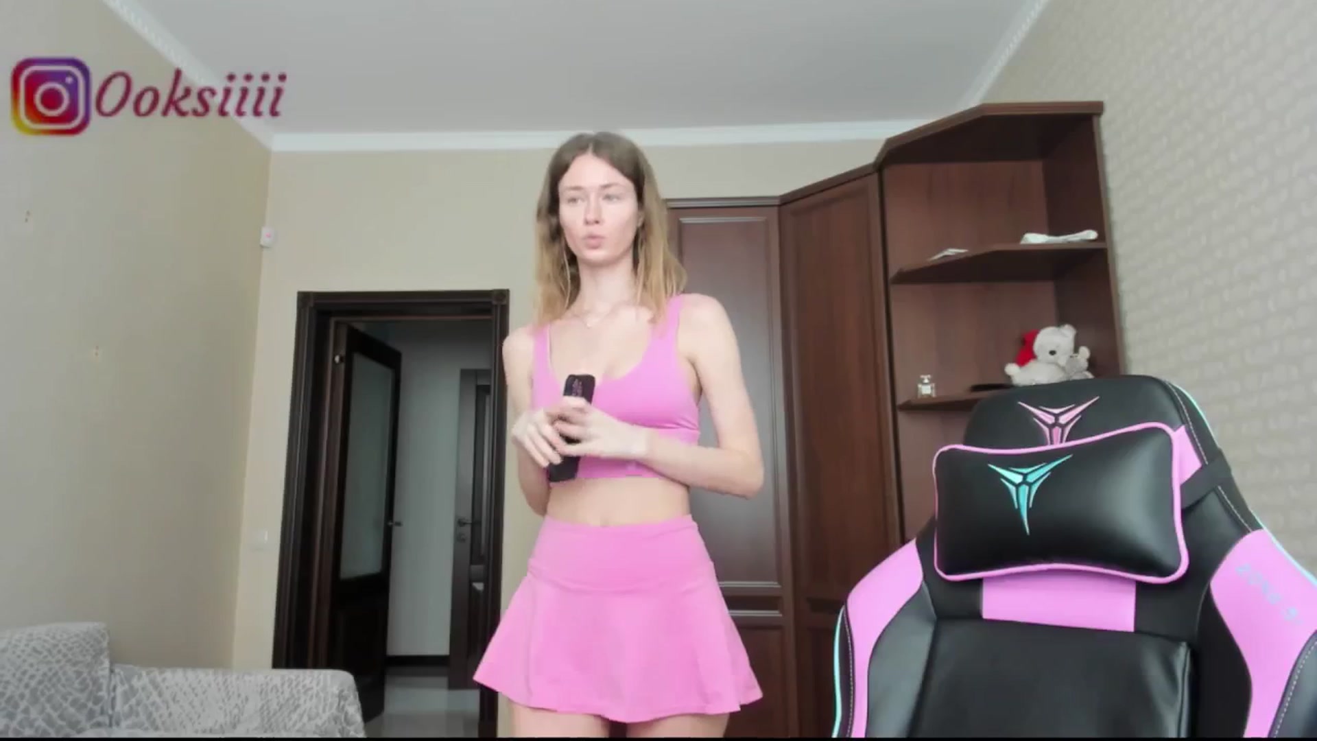 Gallery image thumbnail from Oksanafedorov's myfreecams stream on, 05/27/2024, 12:52 image 6 of 20