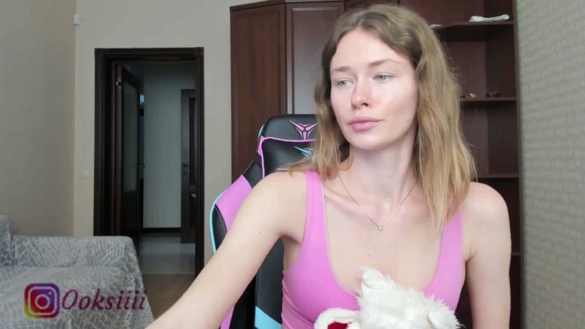 Gallery image thumbnail from Oksanafedorov's myfreecams stream on, 05/27/2024, 12:52 image 13 of 20