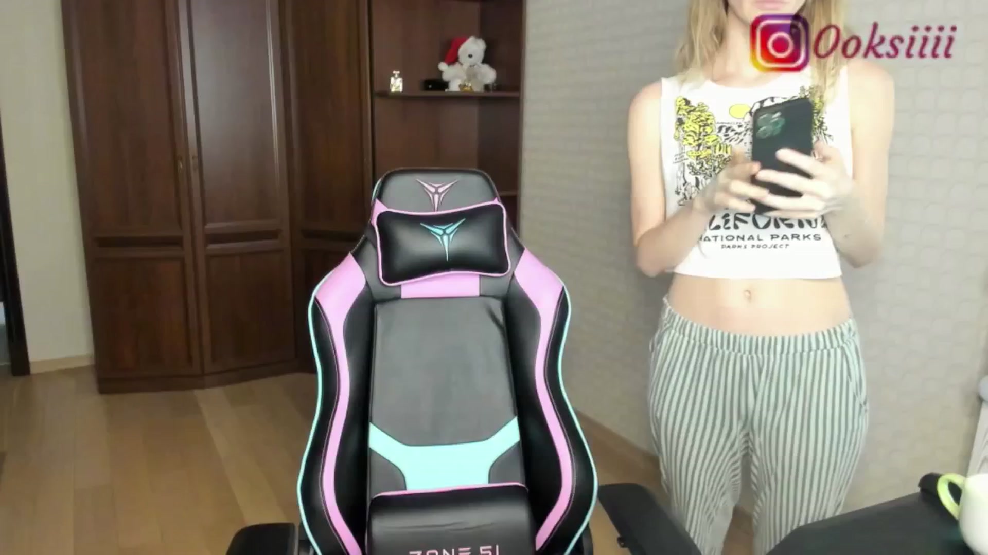 Gallery image thumbnail from Oksanafedorov's myfreecams stream on, 05/27/2024, 17:13 image 14 of 20