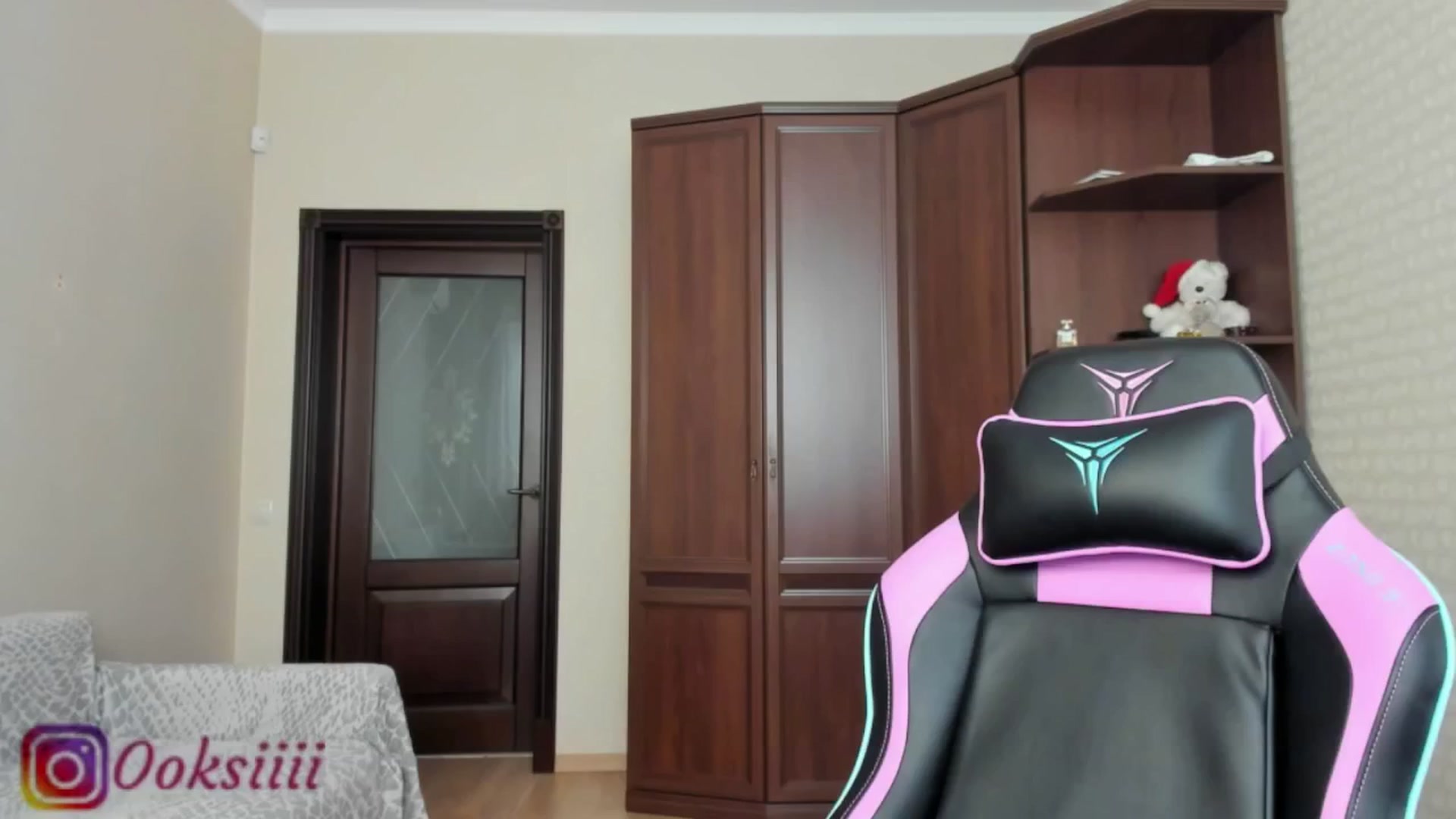 Gallery image thumbnail from Oksanafedorov's myfreecams stream on, 05/29/2024, 13:50 image 8 of 20