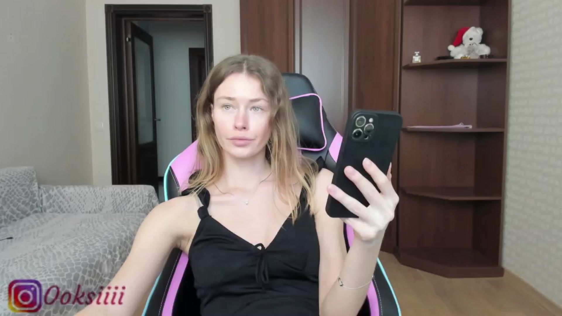 Gallery image thumbnail from Oksanafedorov's myfreecams stream on, 05/29/2024, 13:50 image 13 of 20