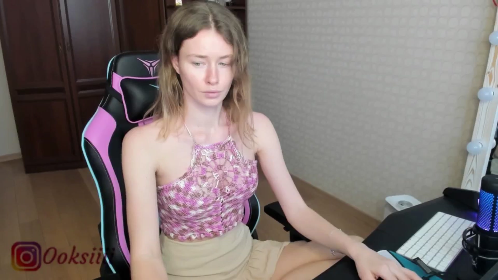 Gallery image thumbnail from Oksanafedorov's myfreecams stream on, 05/30/2024, 14:35 image 17 of 20