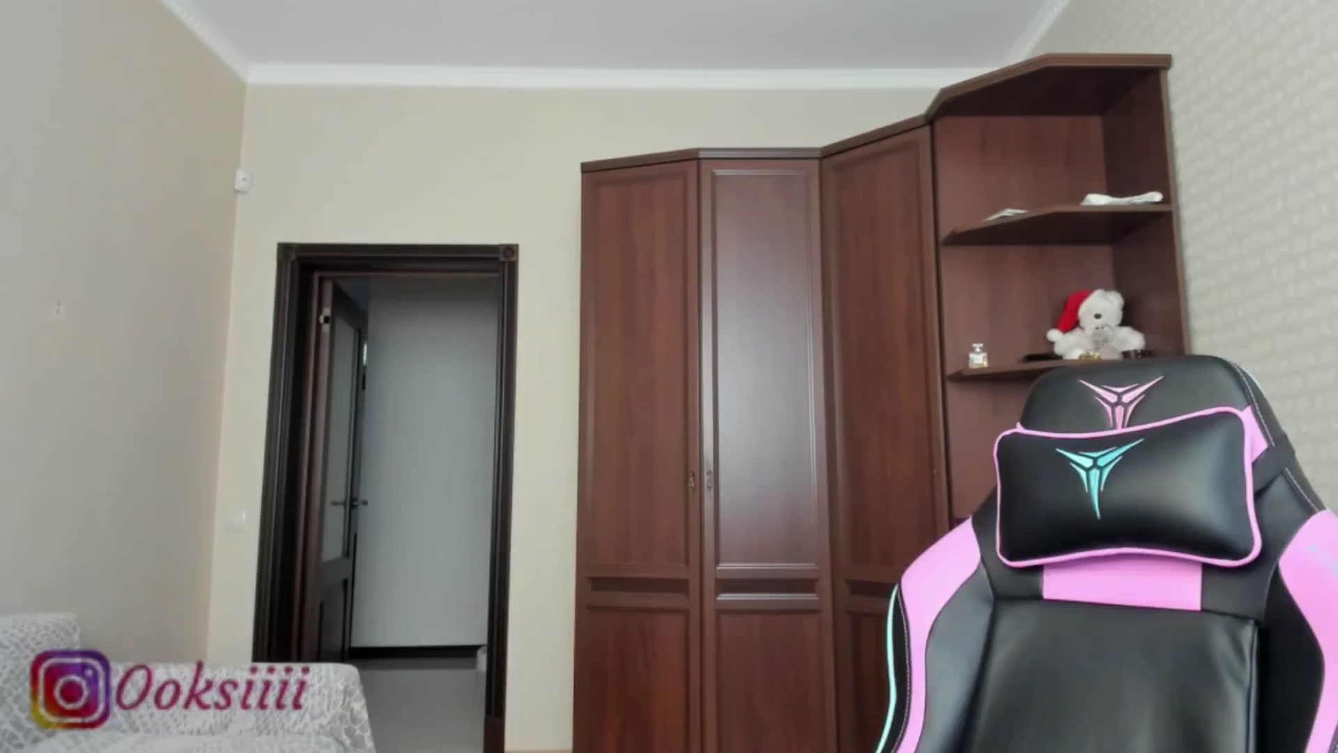Gallery image thumbnail from Oksanafedorov's myfreecams stream on, 05/30/2024, 14:35 image 9 of 20
