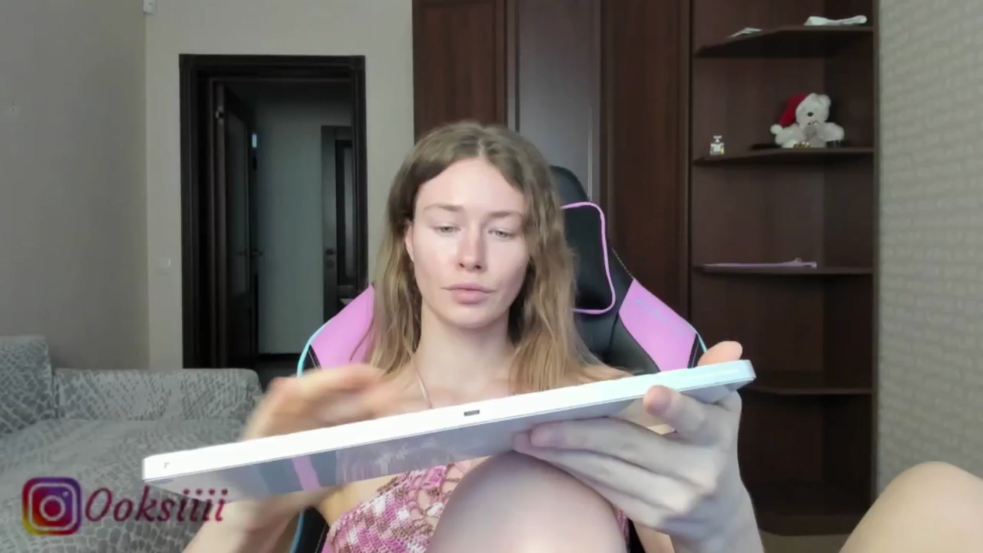 Gallery image thumbnail from Oksanafedorov's myfreecams stream on, 05/30/2024, 14:48 image 10 of 20