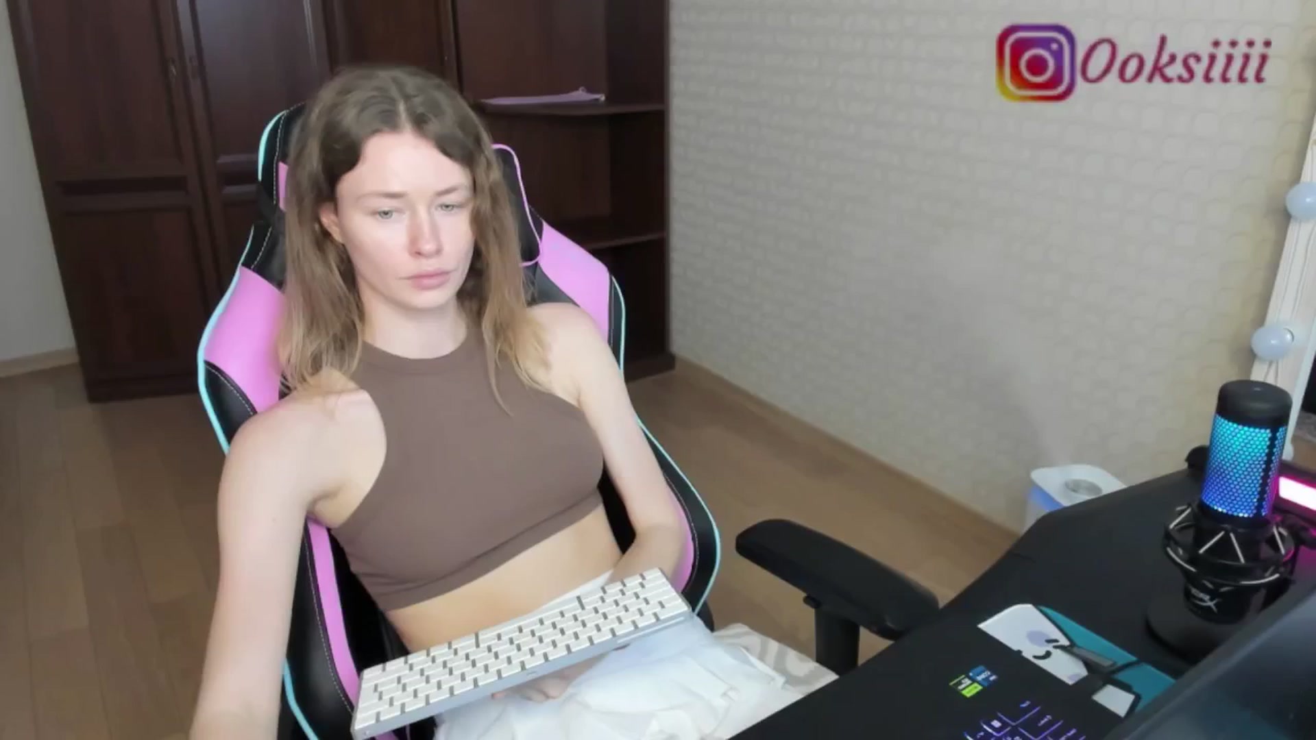 Gallery image thumbnail from Oksanafedorov's myfreecams stream on, 06/01/2024, 14:55 image 9 of 20