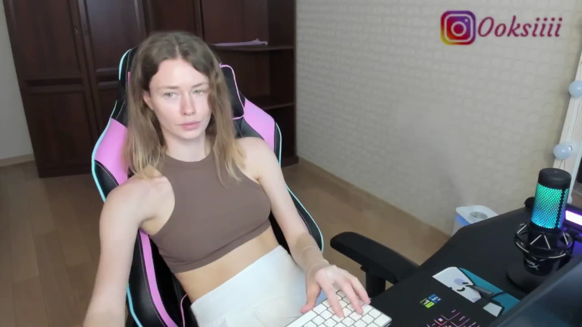 Gallery image thumbnail from Oksanafedorov's myfreecams stream on, 06/01/2024, 14:55 image 12 of 20
