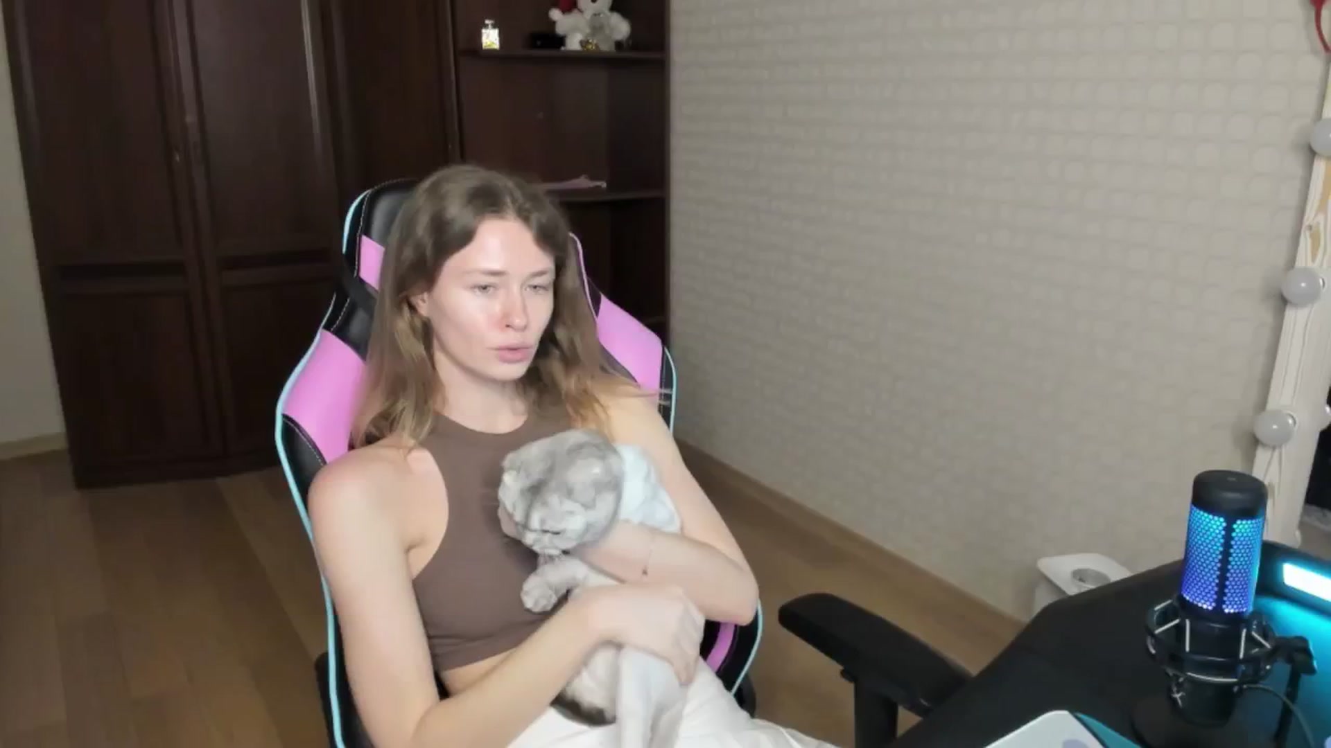 Gallery image thumbnail from Oksanafedorov's myfreecams stream on, 06/01/2024, 21:15 image 14 of 20
