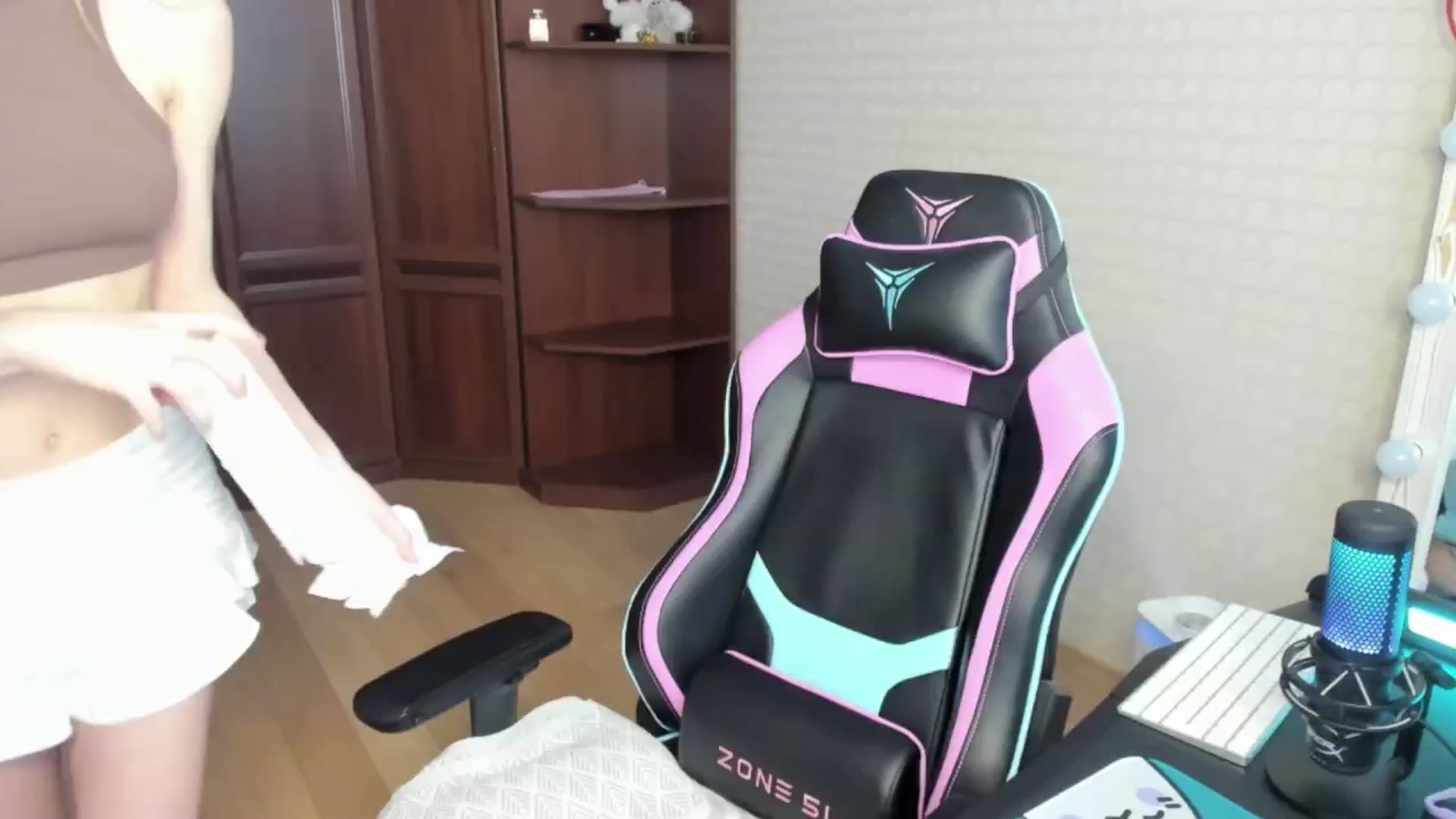 Gallery image thumbnail from Oksanafedorov's myfreecams stream on, 06/01/2024, 21:15 image 1 of 20