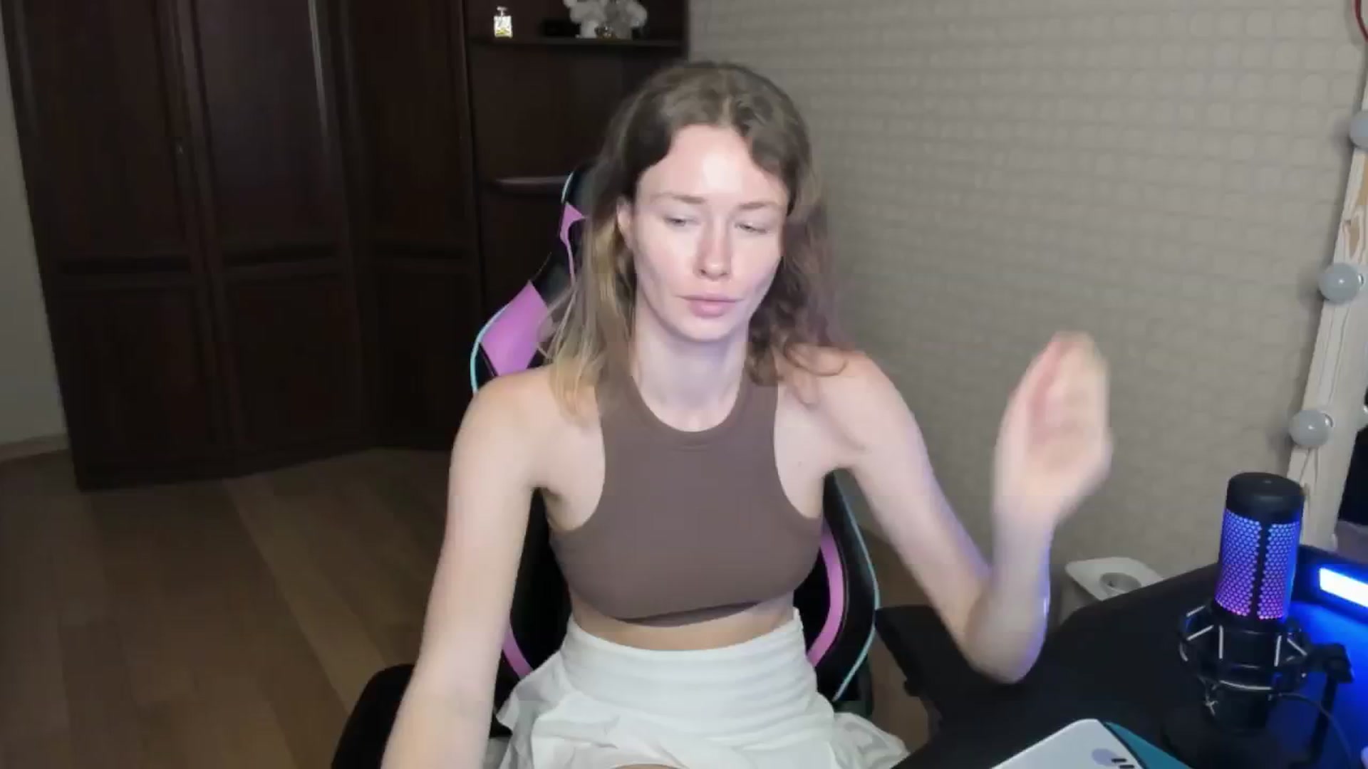 Gallery image thumbnail from Oksanafedorov's myfreecams stream on, 06/01/2024, 21:15 image 12 of 20