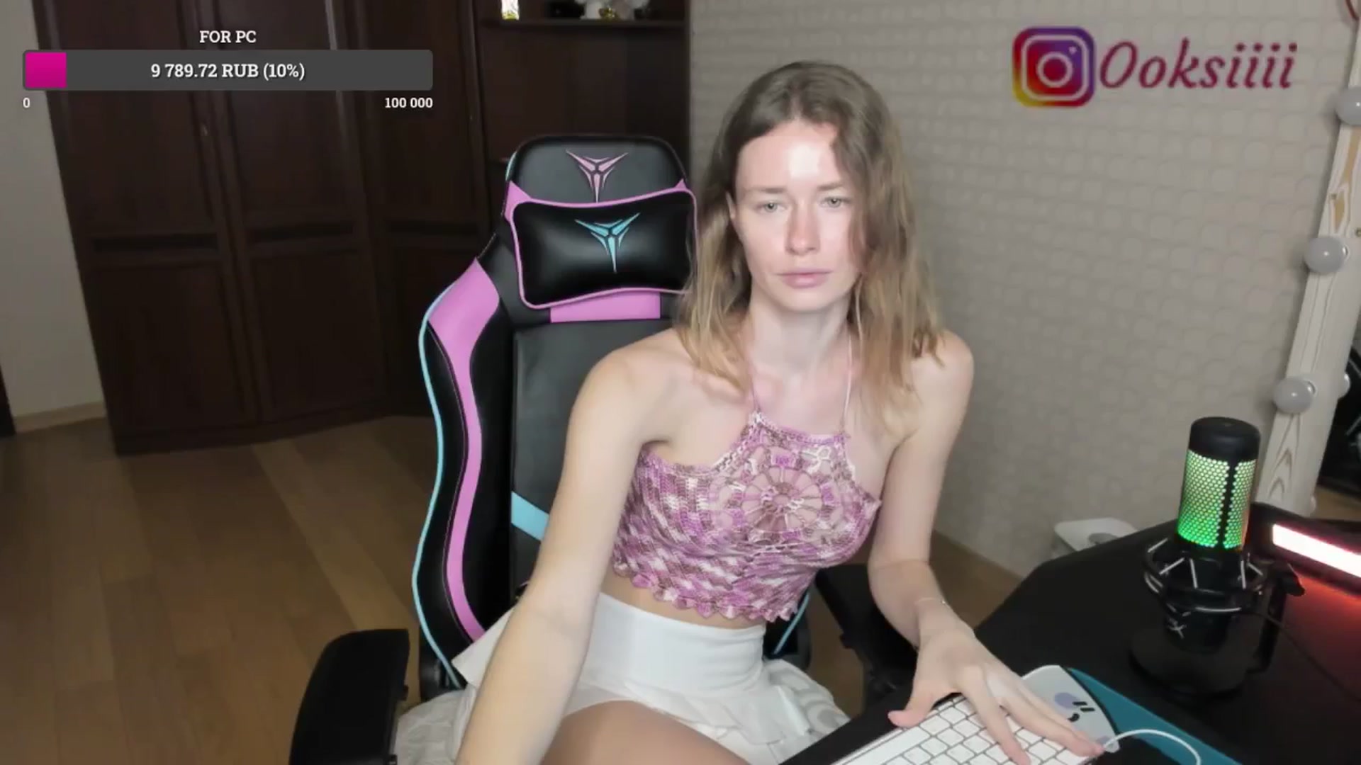 Gallery image thumbnail from Oksanafedorov's myfreecams stream on, 06/03/2024, 19:29 image 20 of 20
