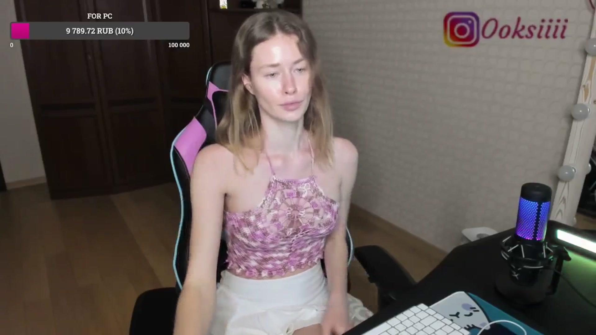 Gallery image thumbnail from Oksanafedorov's myfreecams stream on, 06/03/2024, 19:29 image 14 of 20
