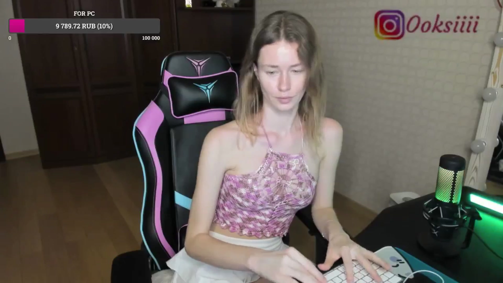 Gallery image thumbnail from Oksanafedorov's myfreecams stream on, 06/03/2024, 19:29 image 17 of 20