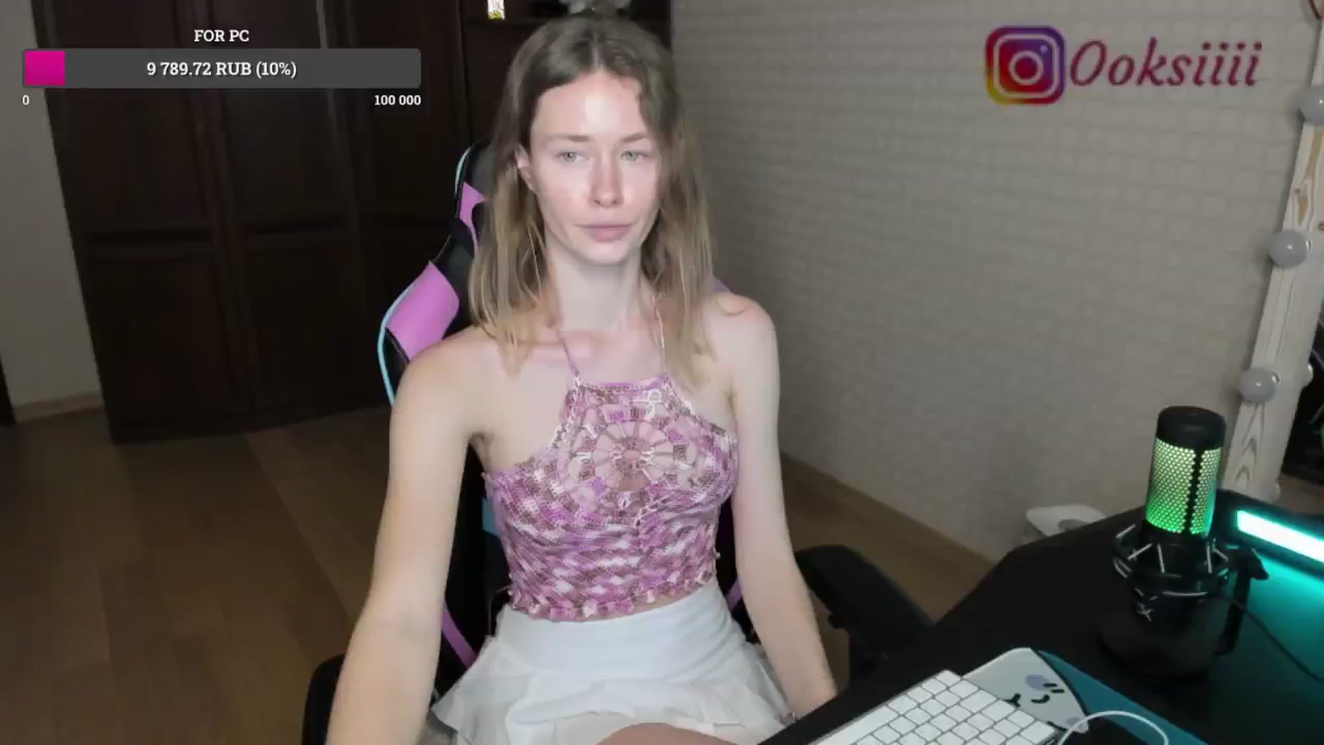Gallery image thumbnail from Oksanafedorov's myfreecams stream on, 06/03/2024, 19:29 image 16 of 20