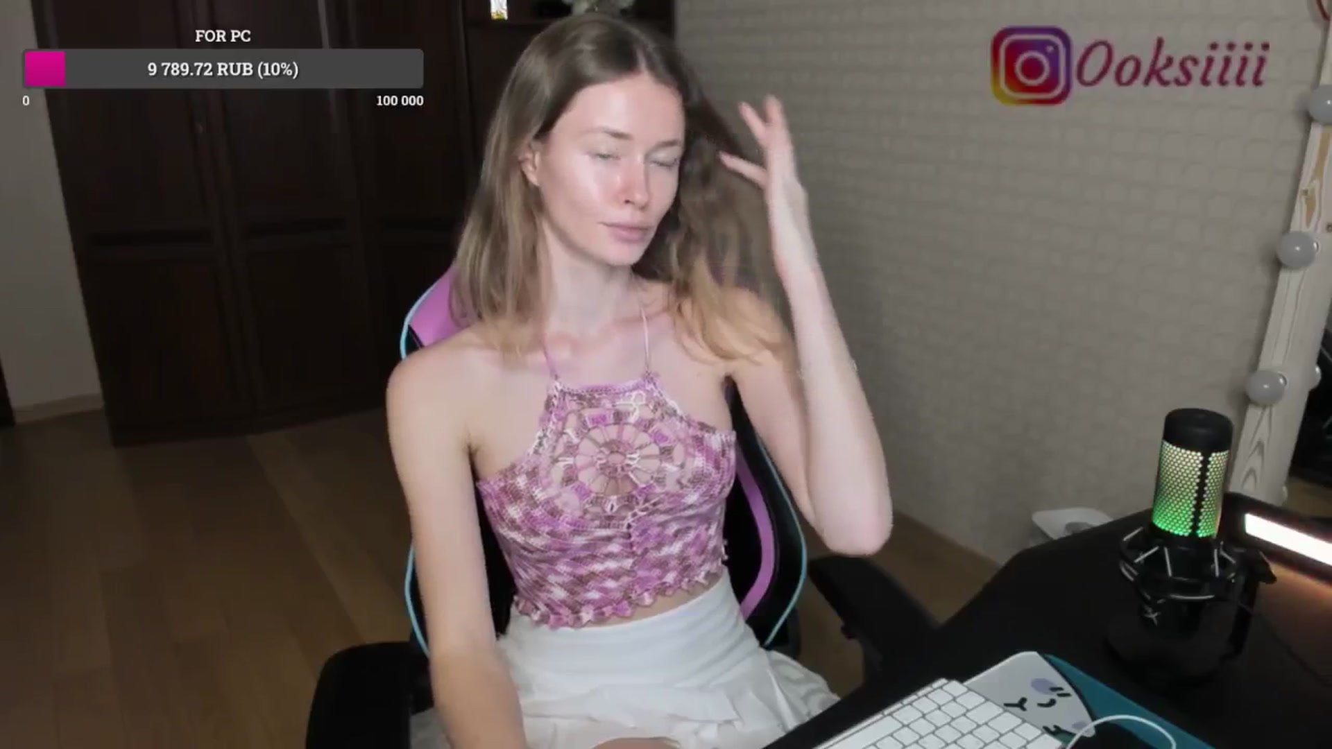 Gallery image thumbnail from Oksanafedorov's myfreecams stream on, 06/03/2024, 19:29 image 15 of 20