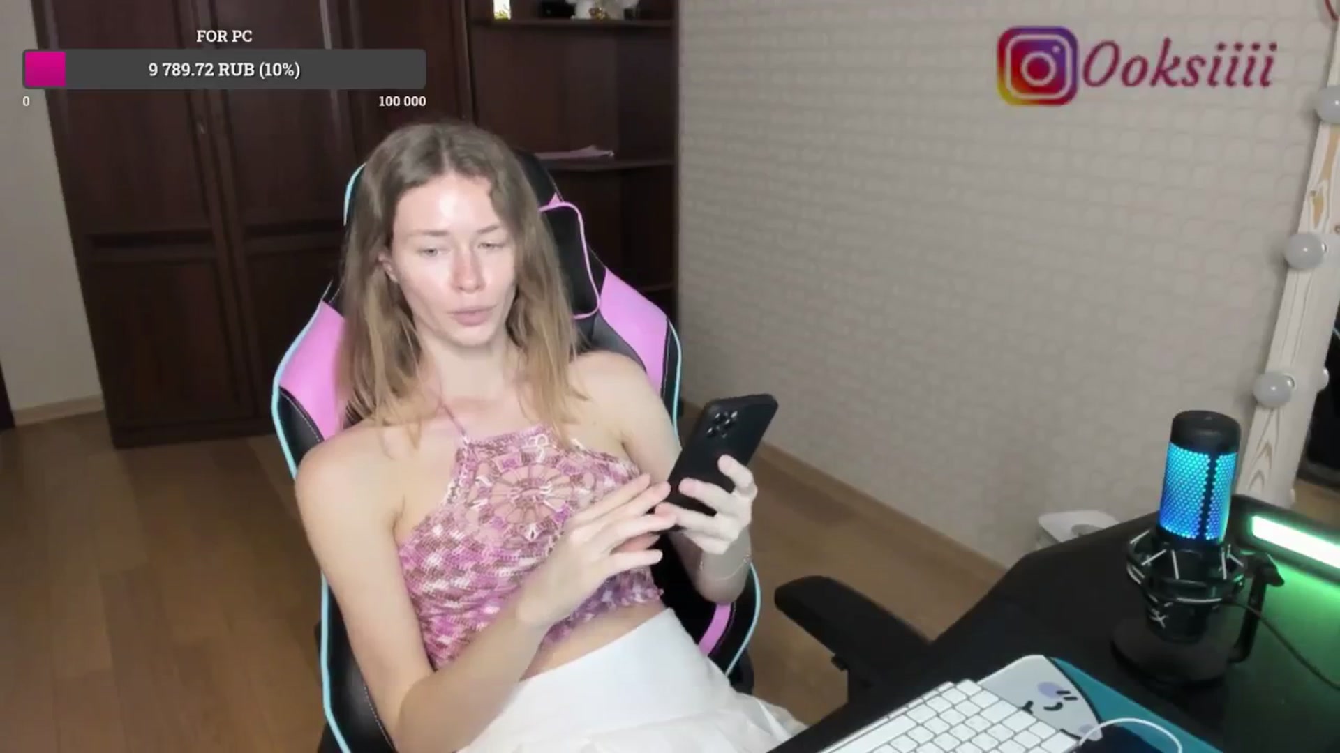 Gallery image thumbnail from Oksanafedorov's myfreecams stream on, 06/03/2024, 19:29 image 18 of 20