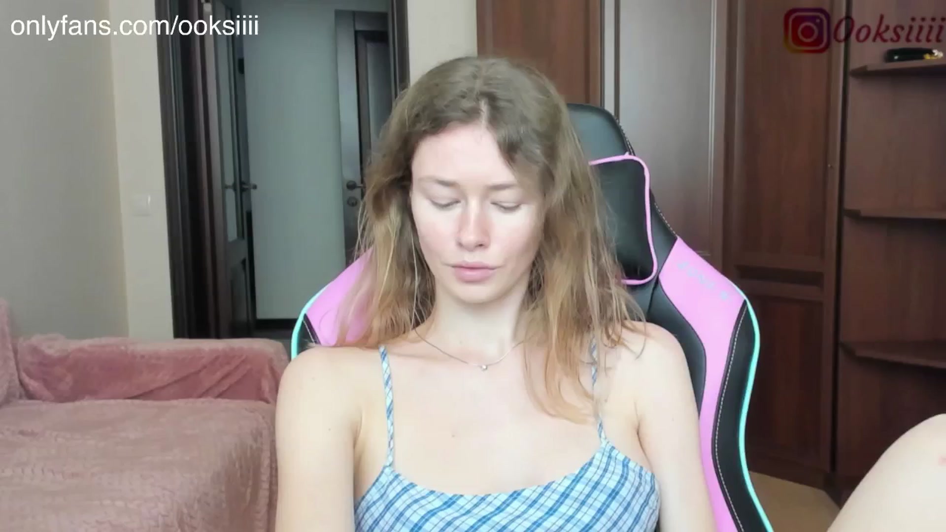 Gallery image thumbnail from Oksanafedorov's myfreecams stream on, 06/19/2024, 12:24 image 2 of 20