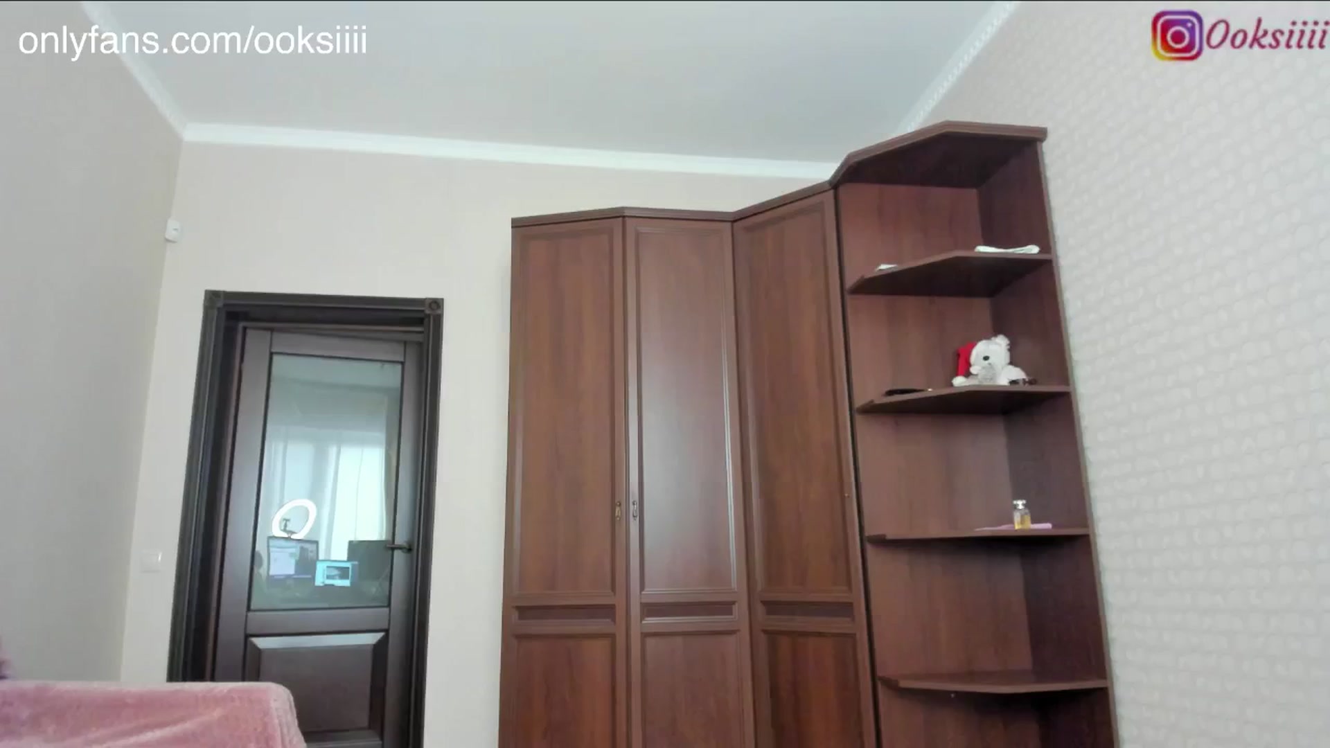 Gallery image thumbnail from Oksanafedorov's myfreecams stream on, 06/20/2024, 14:11 image 1 of 20