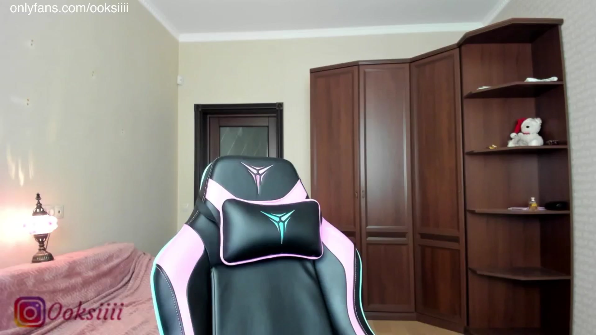 Gallery image thumbnail from Oksanafedorov's myfreecams stream on, 07/23/2024, 13:17 image 16 of 20