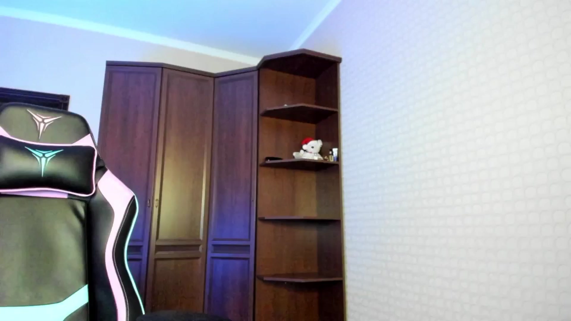 Gallery image thumbnail from Oksanafedorov's myfreecams stream on, 08/07/2024, 22:33 image 4 of 20
