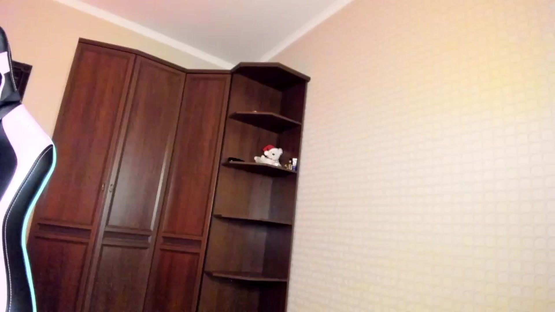 Gallery image thumbnail from Oksanafedorov's myfreecams stream on, 08/07/2024, 22:33 image 19 of 20