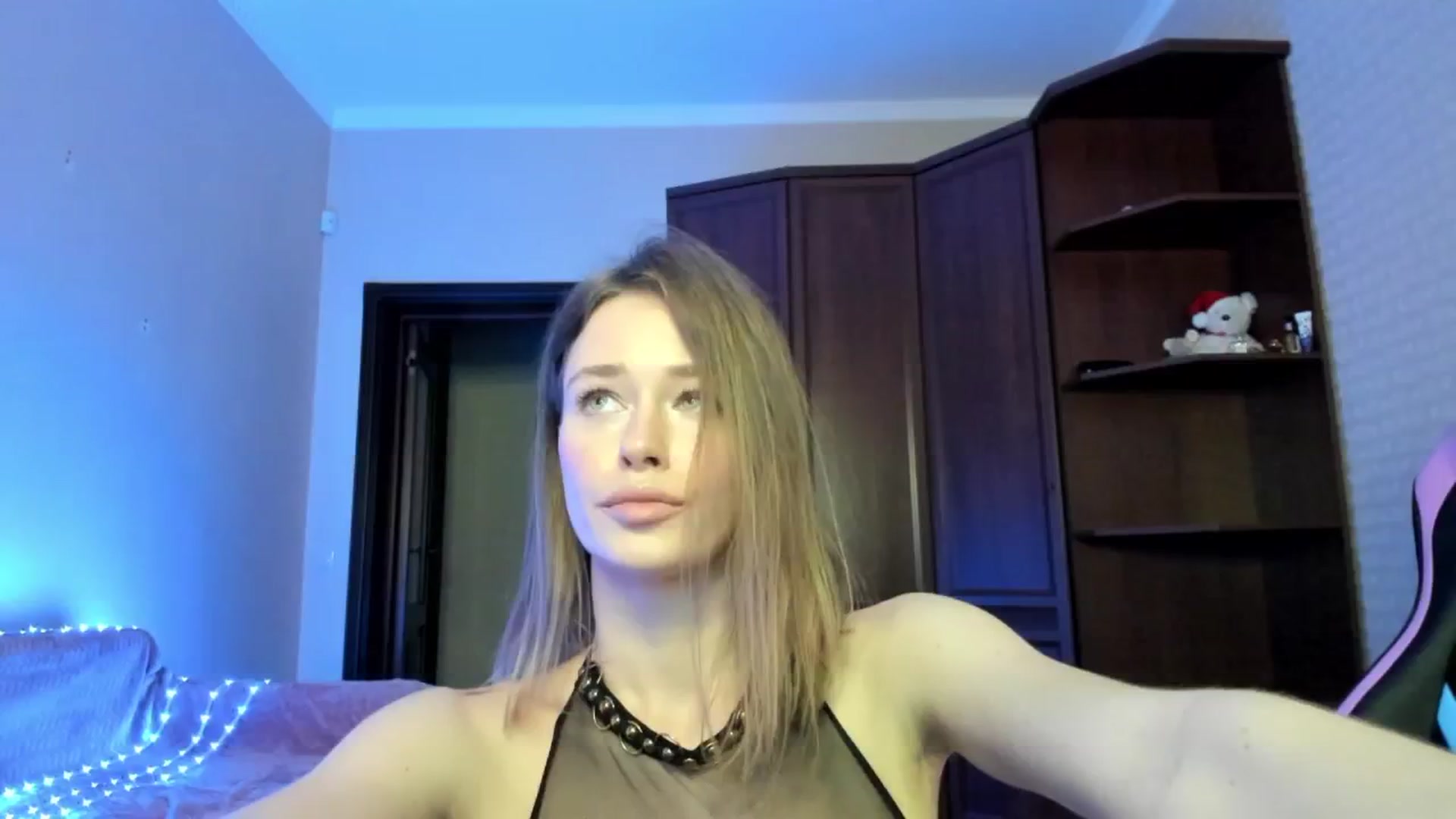 Gallery image thumbnail from Oksanafedorov's myfreecams stream on, 08/07/2024, 22:33 image 8 of 20