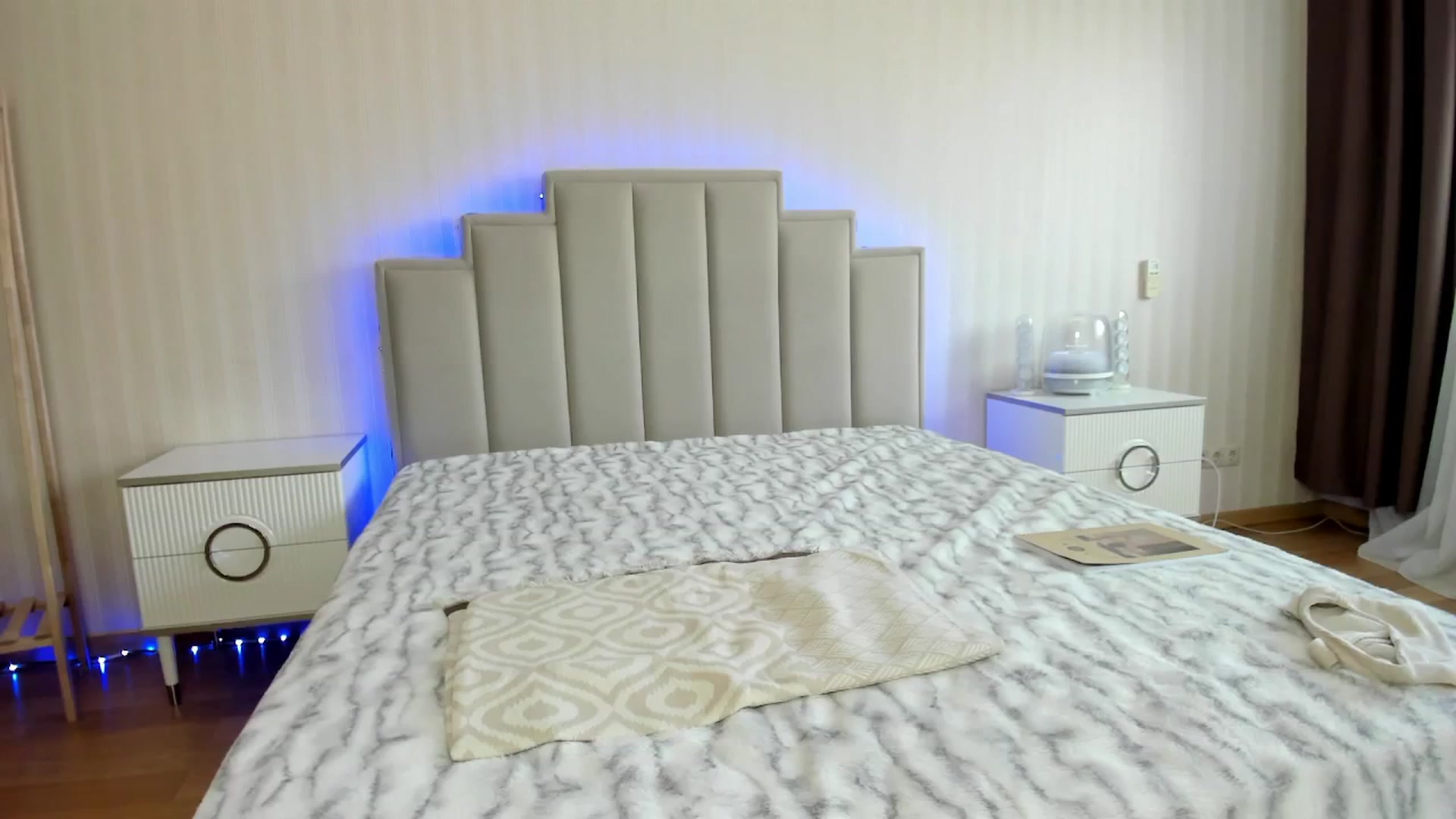 Gallery image thumbnail from Oksanafedorov's myfreecams stream on, 02/10/2025, 12:19 image 6 of 20
