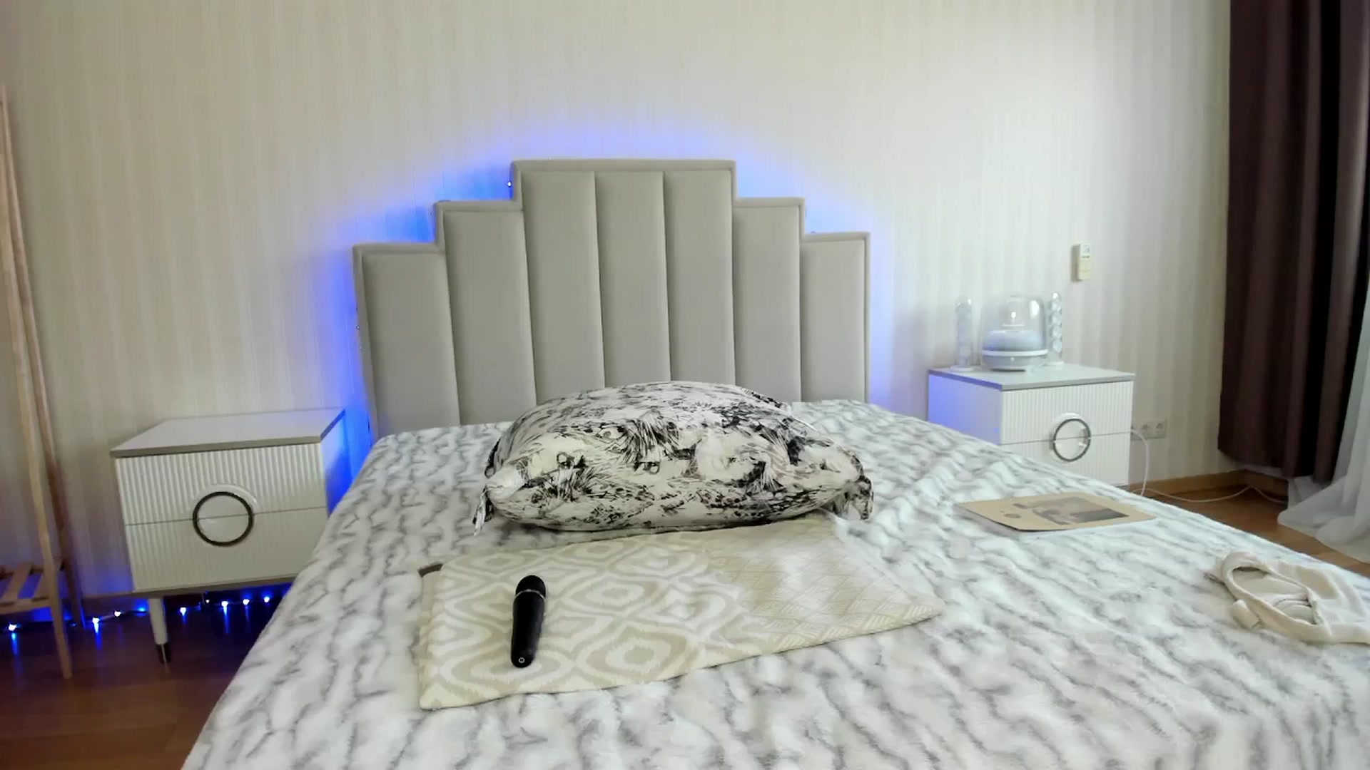 Gallery image thumbnail from Oksanafedorov's myfreecams stream on, 02/10/2025, 12:19 image 7 of 20
