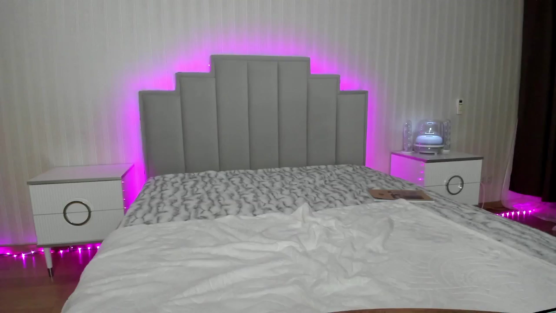 Gallery image thumbnail from Oksanafedorov's myfreecams stream on, 02/16/2025, 15:42 image 12 of 20