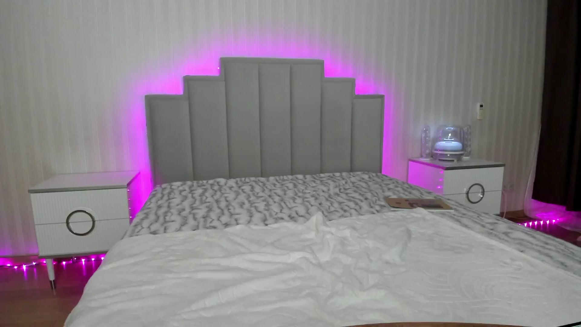 Gallery image thumbnail from Oksanafedorov's myfreecams stream on, 02/16/2025, 15:42 image 14 of 20