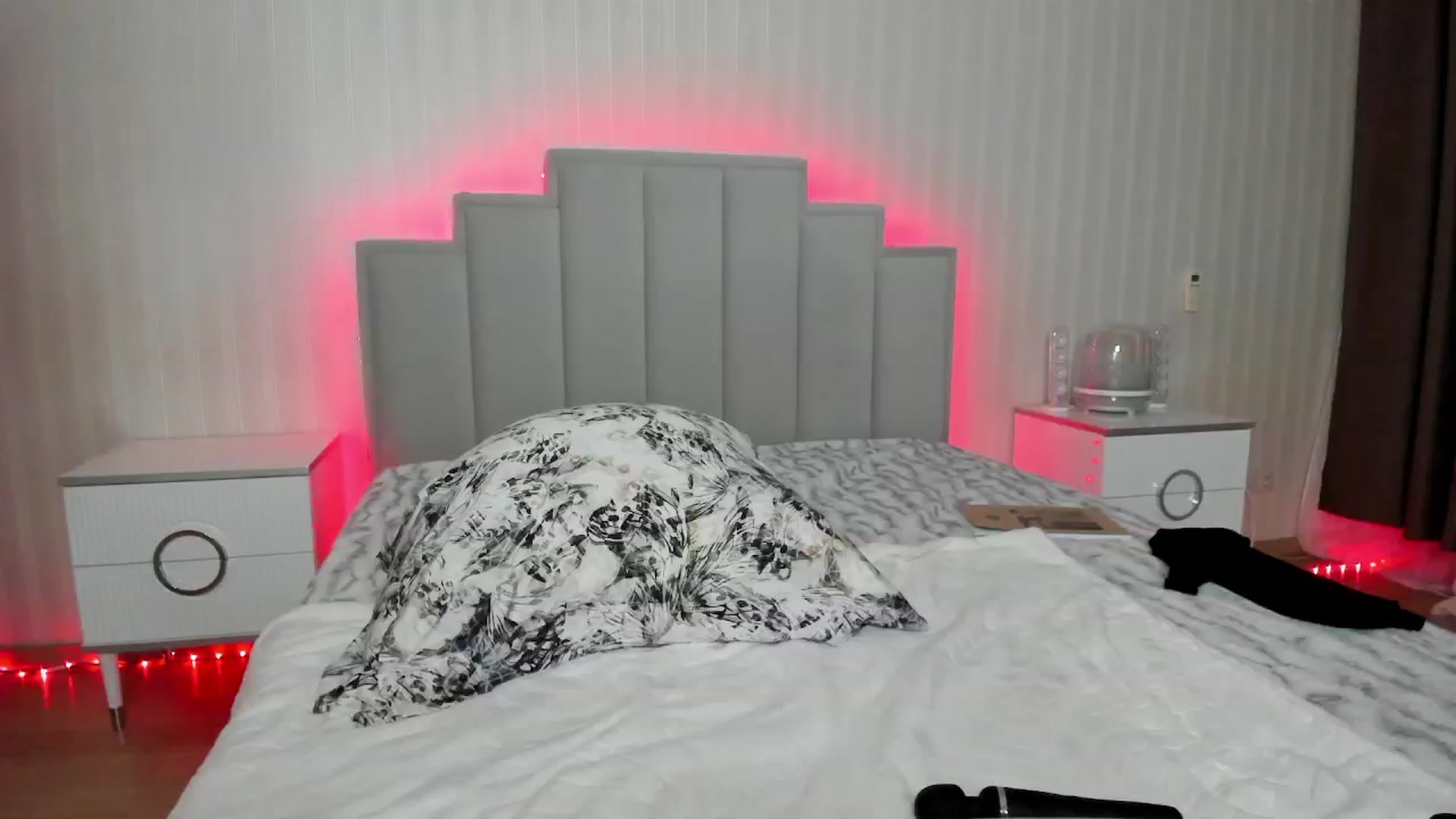 Gallery image thumbnail from Oksanafedorov's myfreecams stream on, 02/16/2025, 18:22 image 10 of 20