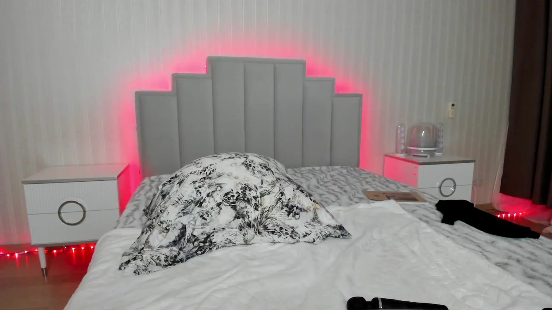 Gallery image thumbnail from Oksanafedorov's myfreecams stream on, 02/16/2025, 18:22 image 11 of 20