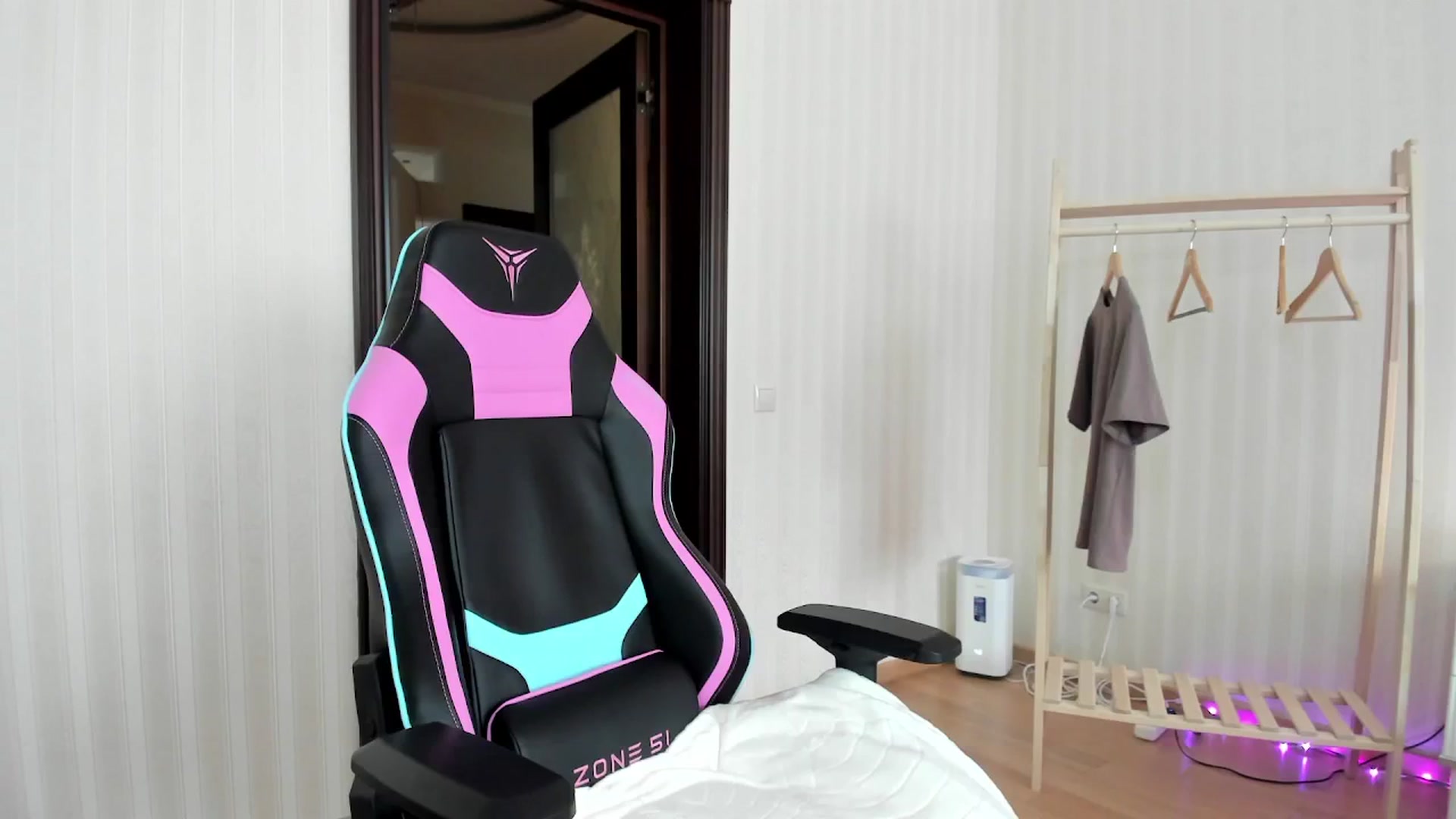 Gallery image thumbnail from Oksanafedorov's myfreecams stream on, 03/03/2025, 14:05 image 13 of 20
