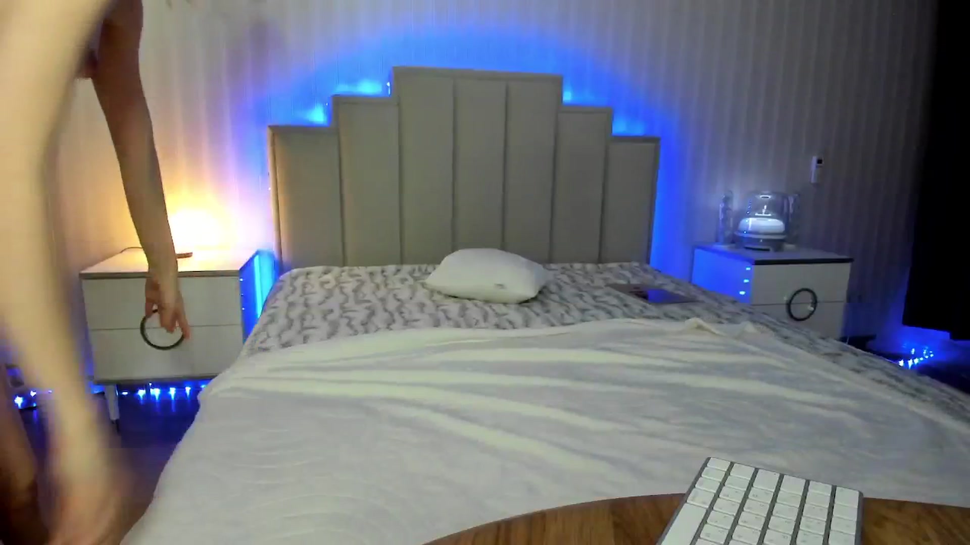 Gallery image thumbnail from Oksanafedorov's myfreecams stream on, 03/06/2025, 15:58 image 14 of 20