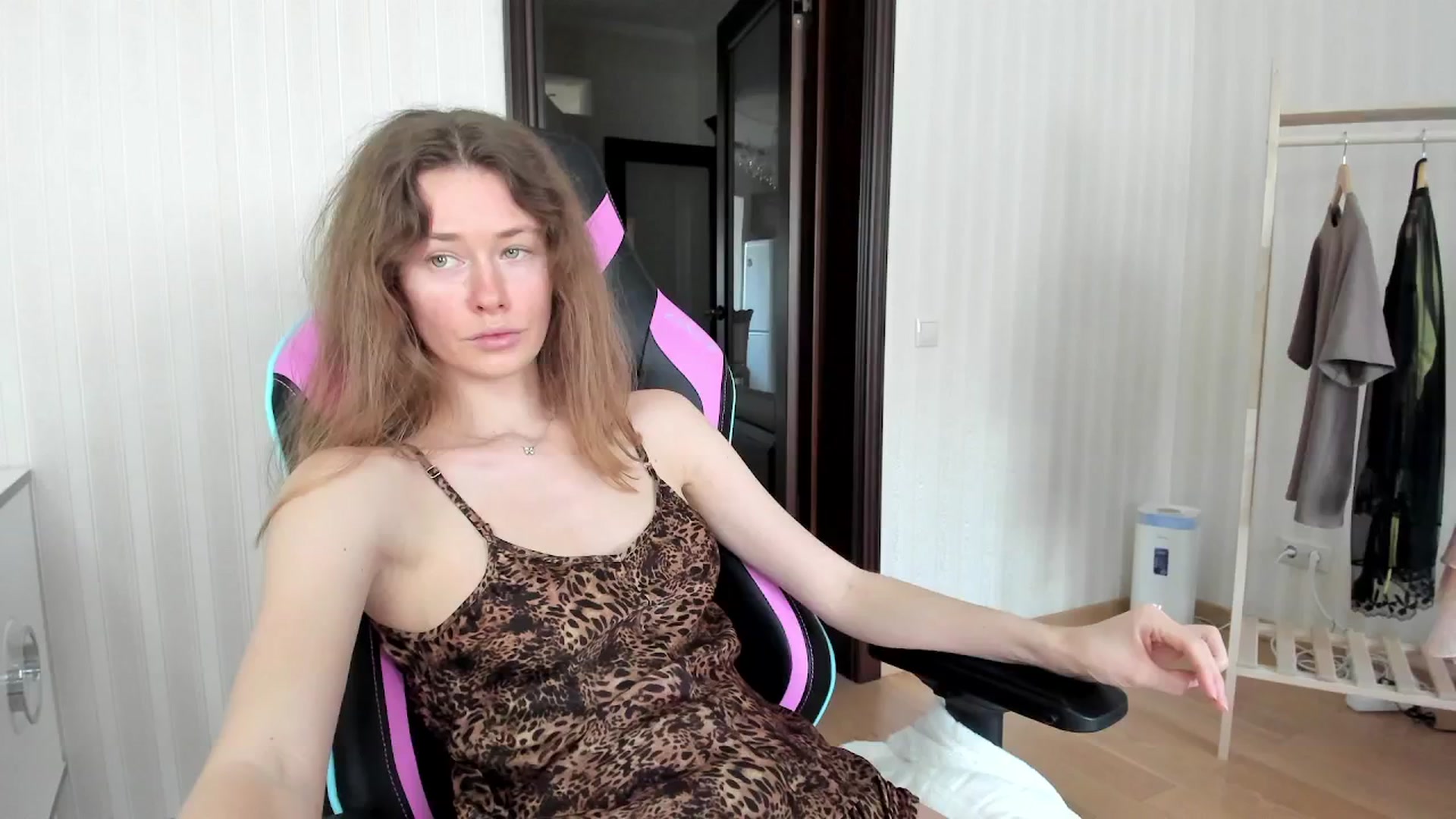Gallery image thumbnail from Oksanafedorov's myfreecams stream on, 03/14/2025, 13:21 image 12 of 20