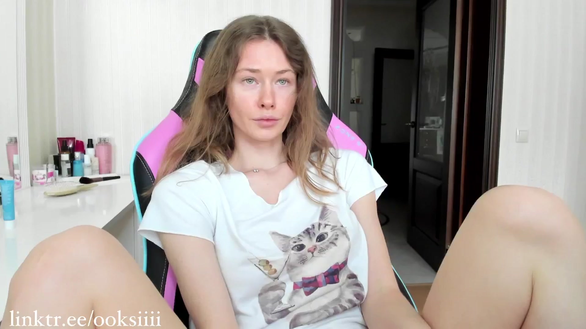 Gallery image thumbnail from Oksanafedorov's myfreecams stream on, 04/11/2025, 12:01 image 11 of 20