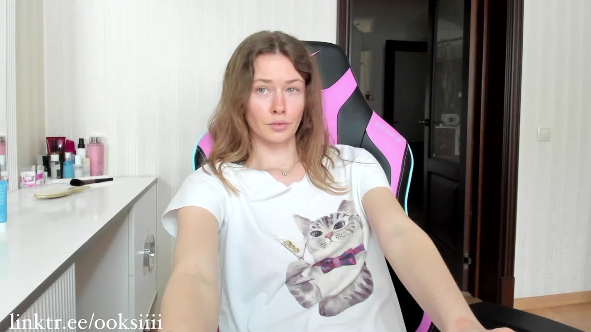Gallery image thumbnail from Oksanafedorov's myfreecams stream on, 04/11/2025, 15:08 image 10 of 20
