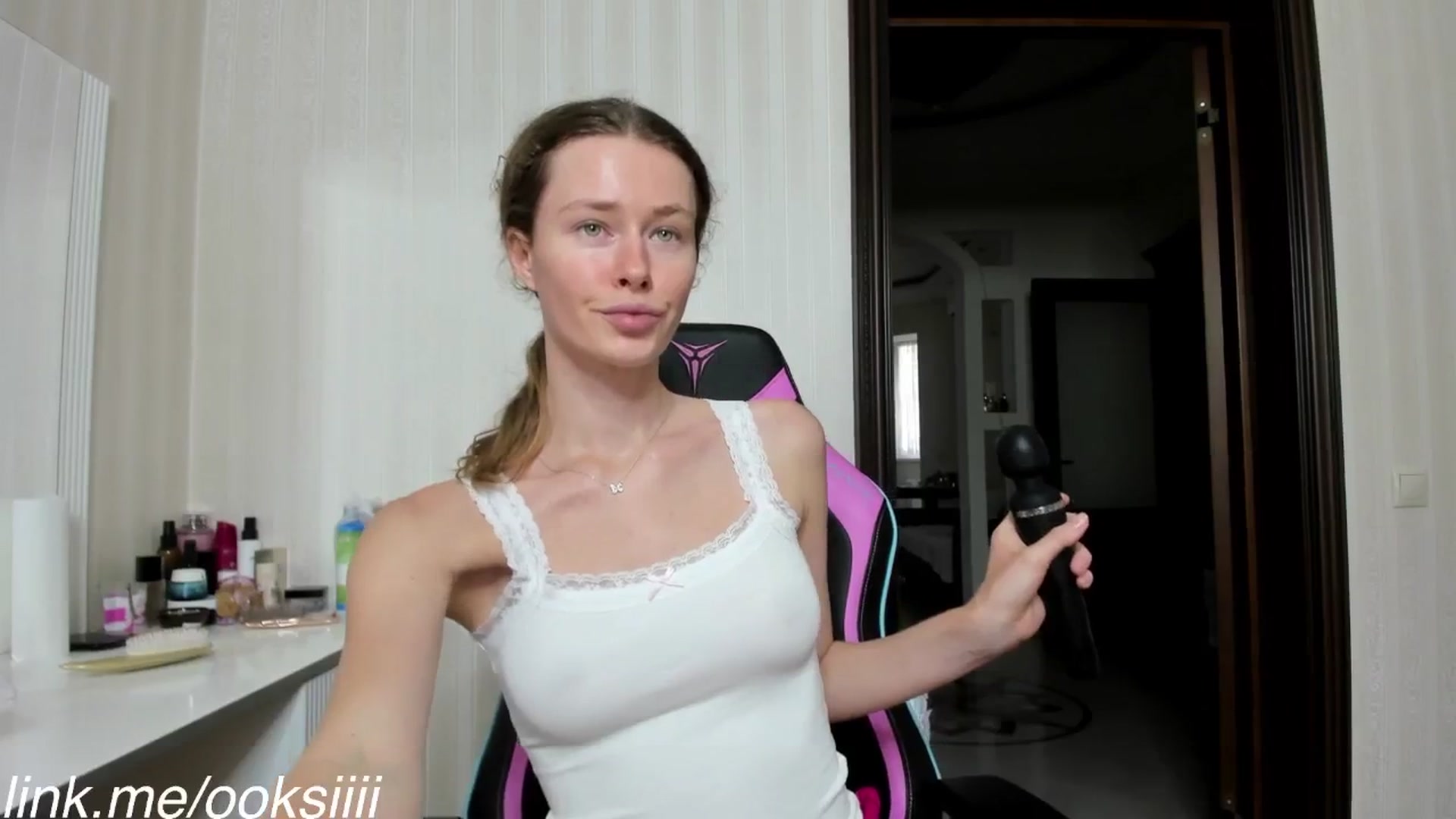 Gallery image thumbnail from Oksanafedorov's myfreecams stream on, 08/08/2025, 10:40 image 13 of 20
