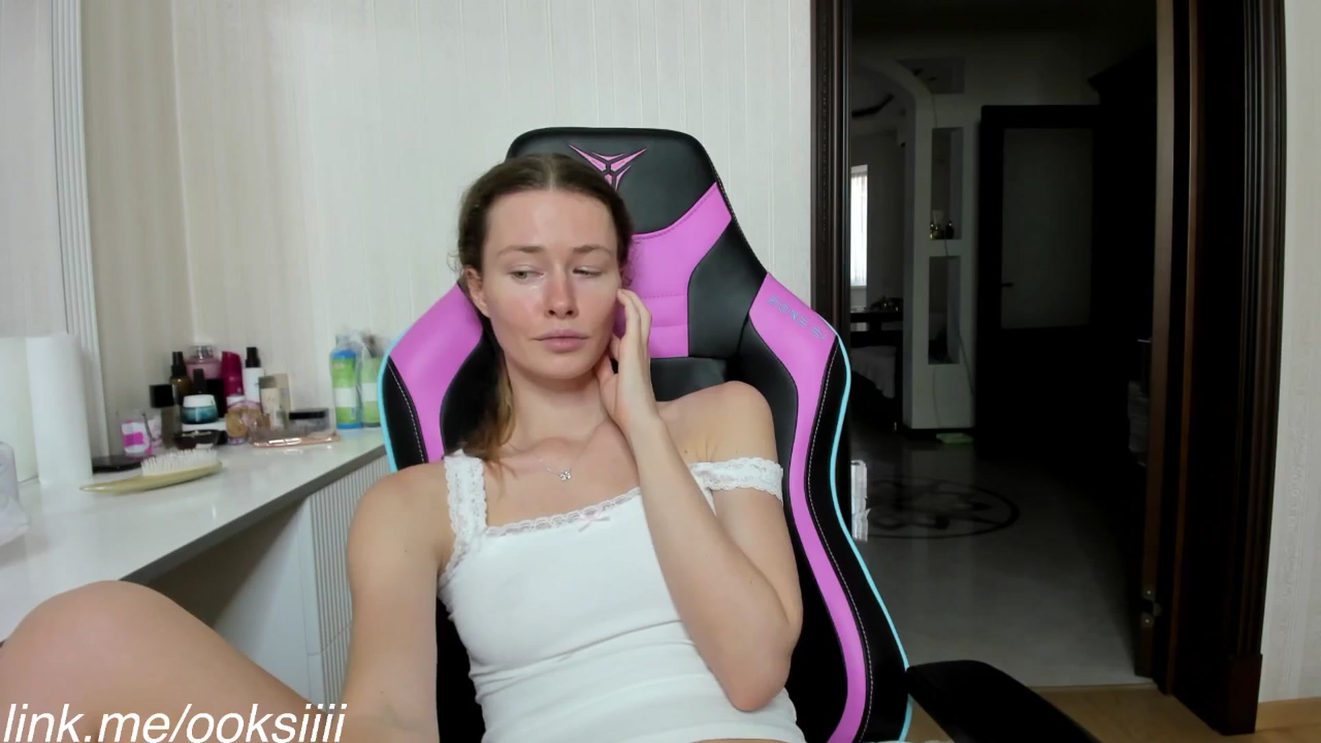 Gallery image thumbnail from Oksanafedorov's myfreecams stream on, 08/08/2025, 12:58 image 18 of 20