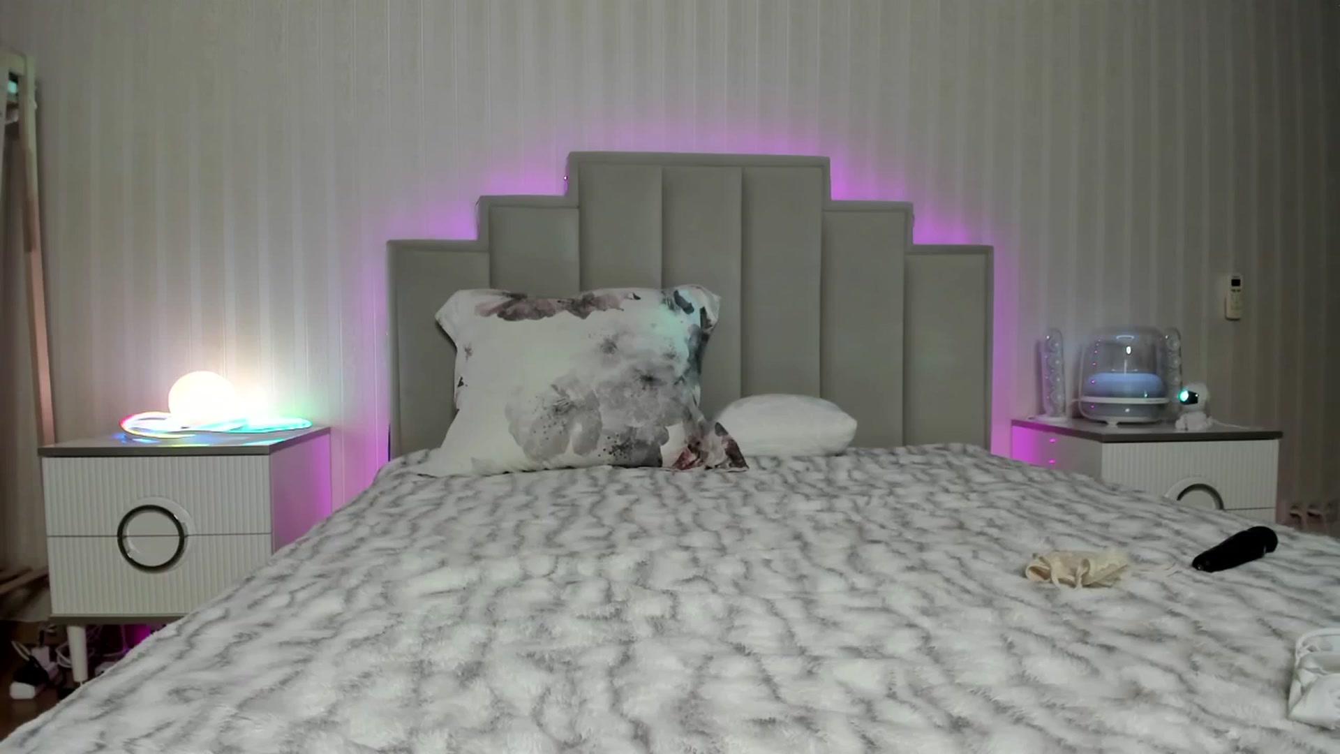 Gallery image thumbnail from Oksanafedorov's myfreecams stream on, 01/21/2026, 18:19 image 8 of 20