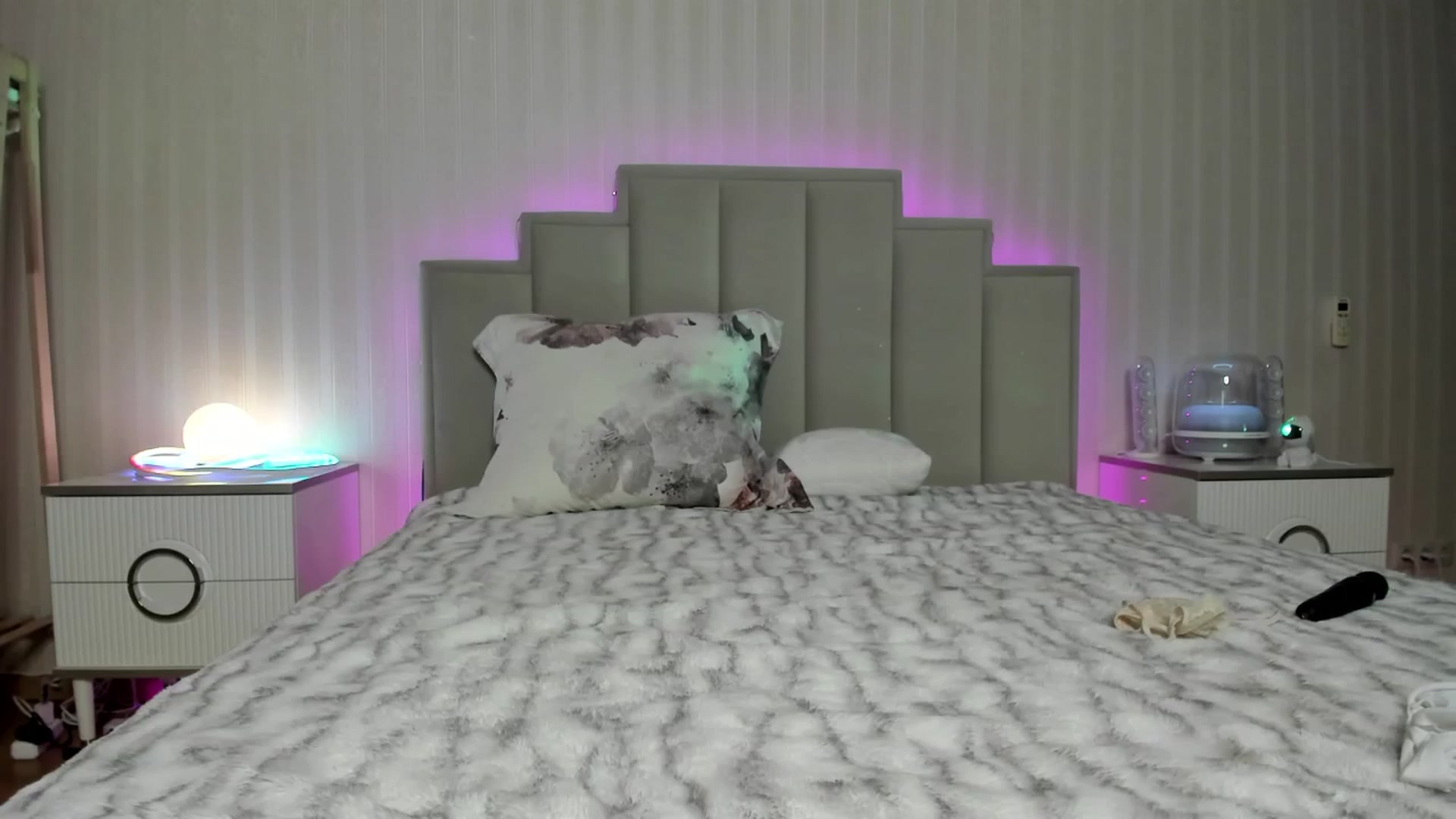 Gallery image thumbnail from Oksanafedorov's myfreecams stream on, 01/21/2026, 18:19 image 7 of 20