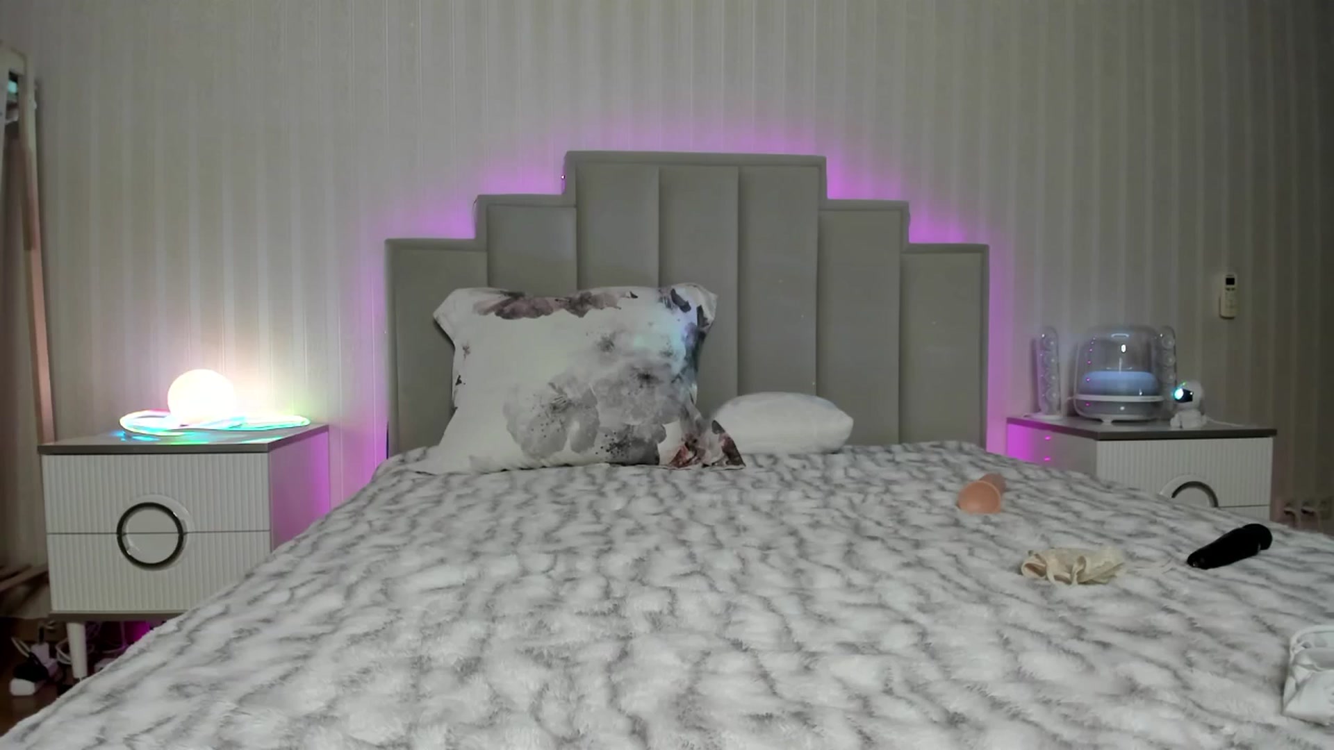 Gallery image thumbnail from Oksanafedorov's myfreecams stream on, 01/21/2026, 18:19 image 10 of 20