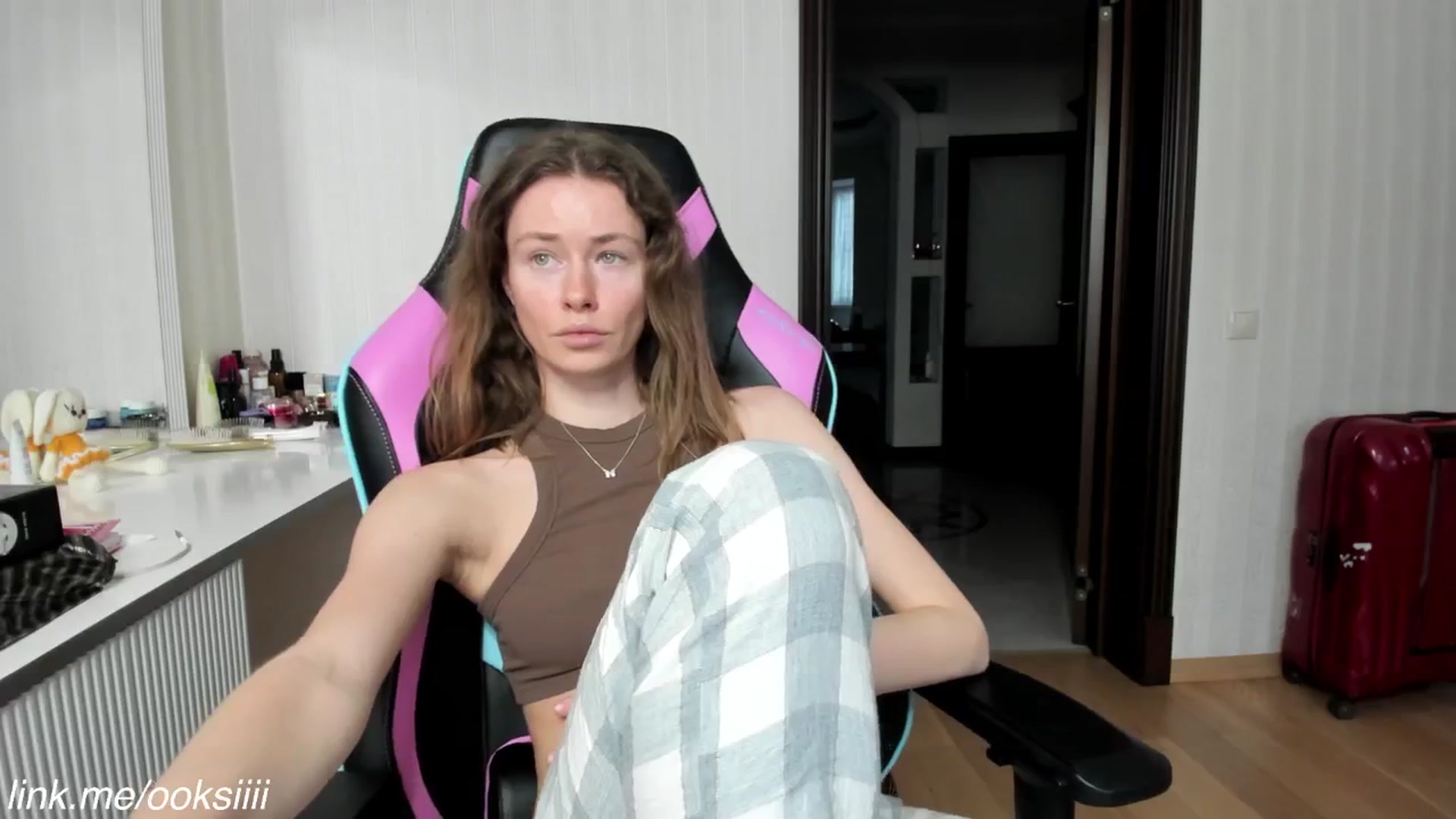Gallery image thumbnail from Oksanafedorov's myfreecams stream on, 02/02/2026, 13:06 image 12 of 20