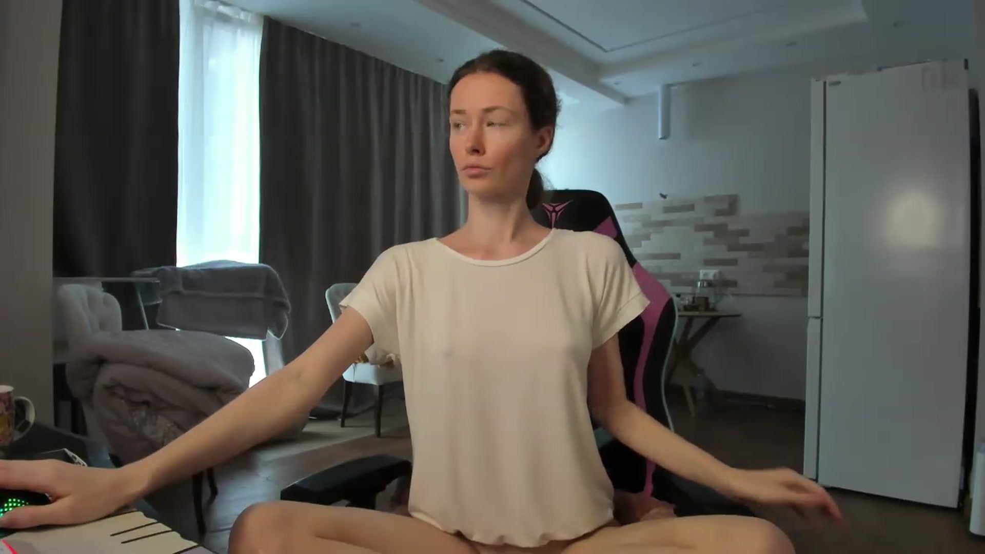 Gallery image thumbnail from Oksanafedorov's myfreecams stream on, 08/20/2026, 10:39 image 4 of 20