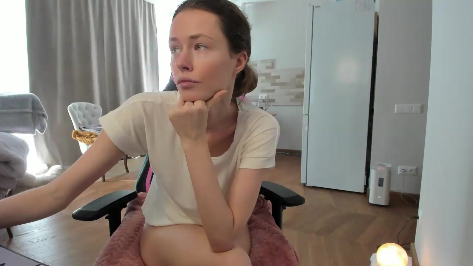 Gallery image thumbnail from Oksanafedorov's myfreecams stream on, 08/21/2026, 12:39 image 5 of 20